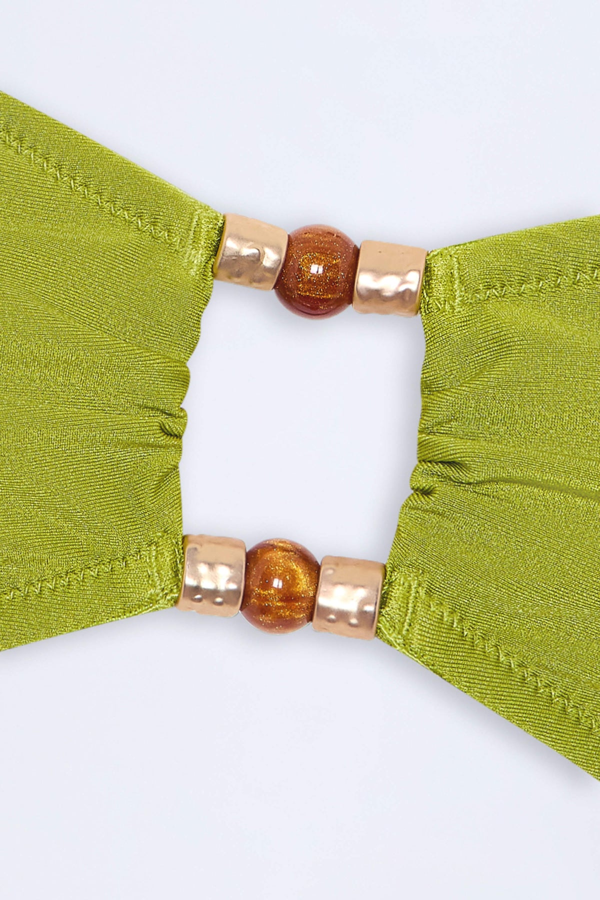 ⁣⁢Bikini-Oberteil mit Perlenbesatz im Bandeau-Stil in Olivgrün⁤⁣