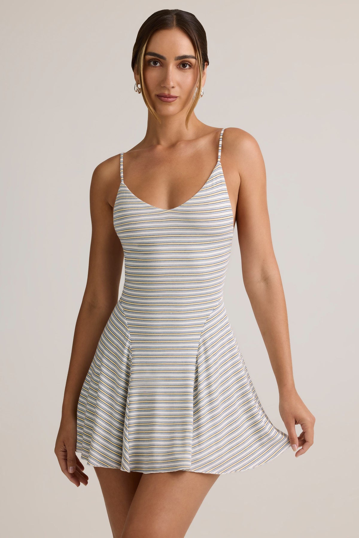 ⁣⁢A-Linien-Minikleid aus geripptem Modal mit Bindedetail am Rücken mit blau-gelben Streifen⁤⁣