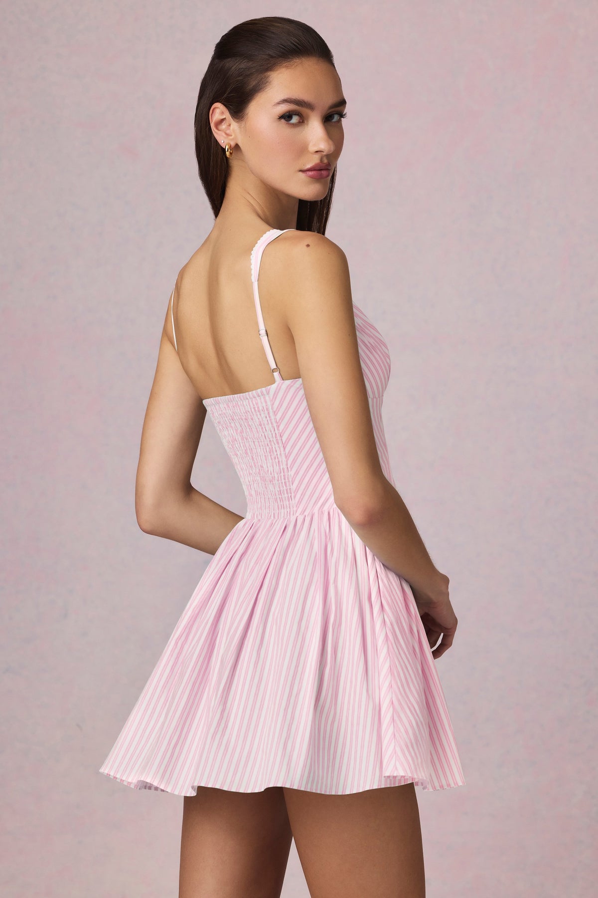 ⁣⁢Minikleid in A-Linie mit Schleifendetail und rosa Streifen⁤⁣
