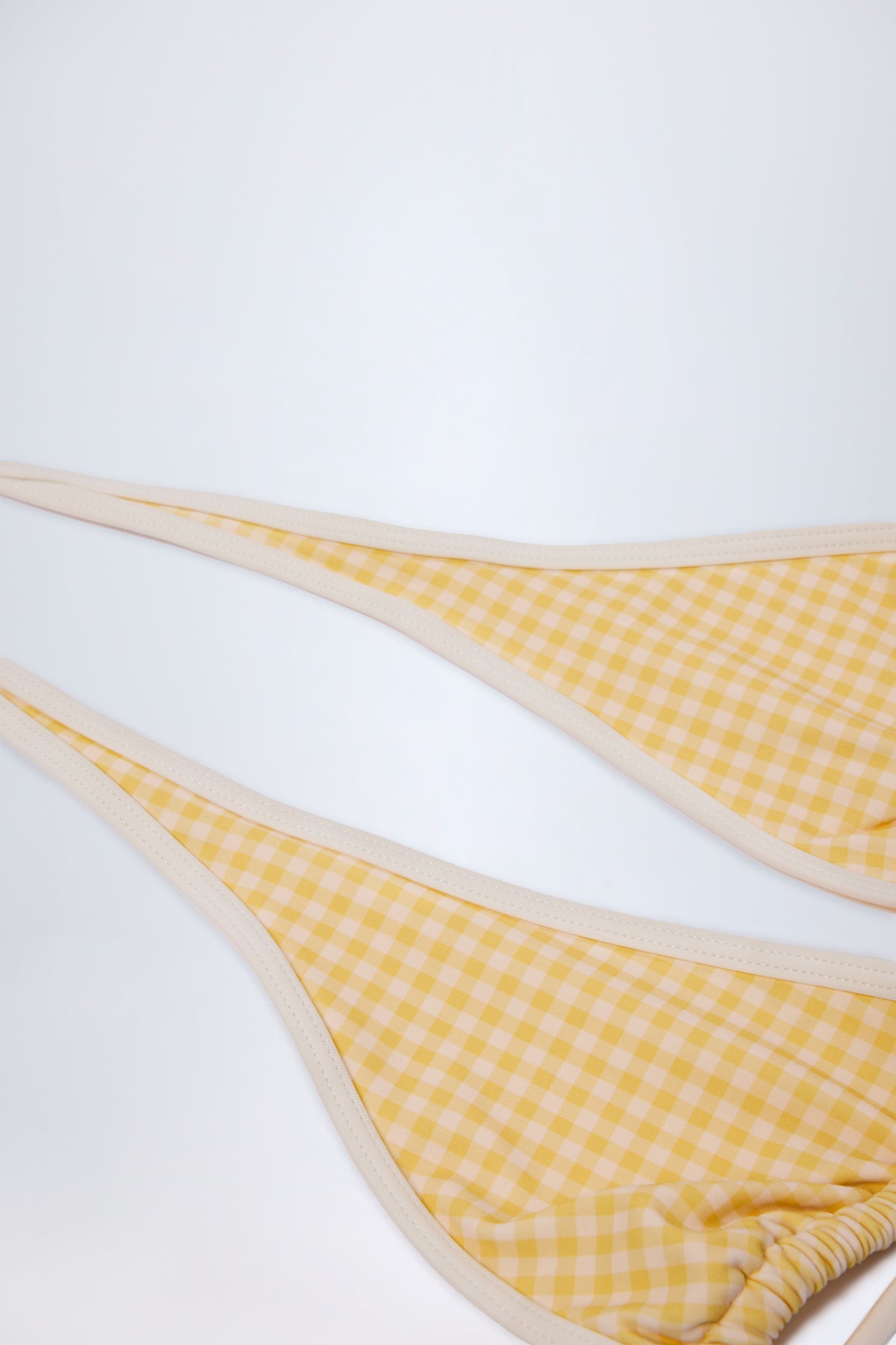 ⁣⁢Neckholder-Bikinioberteil im gelben Vichy-Karo⁤⁣