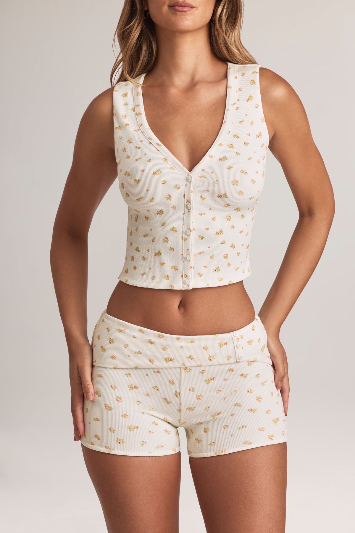 ⁣⁢Modal Foldover Mid-Rise Shorts mit Blumenmuster⁤⁣