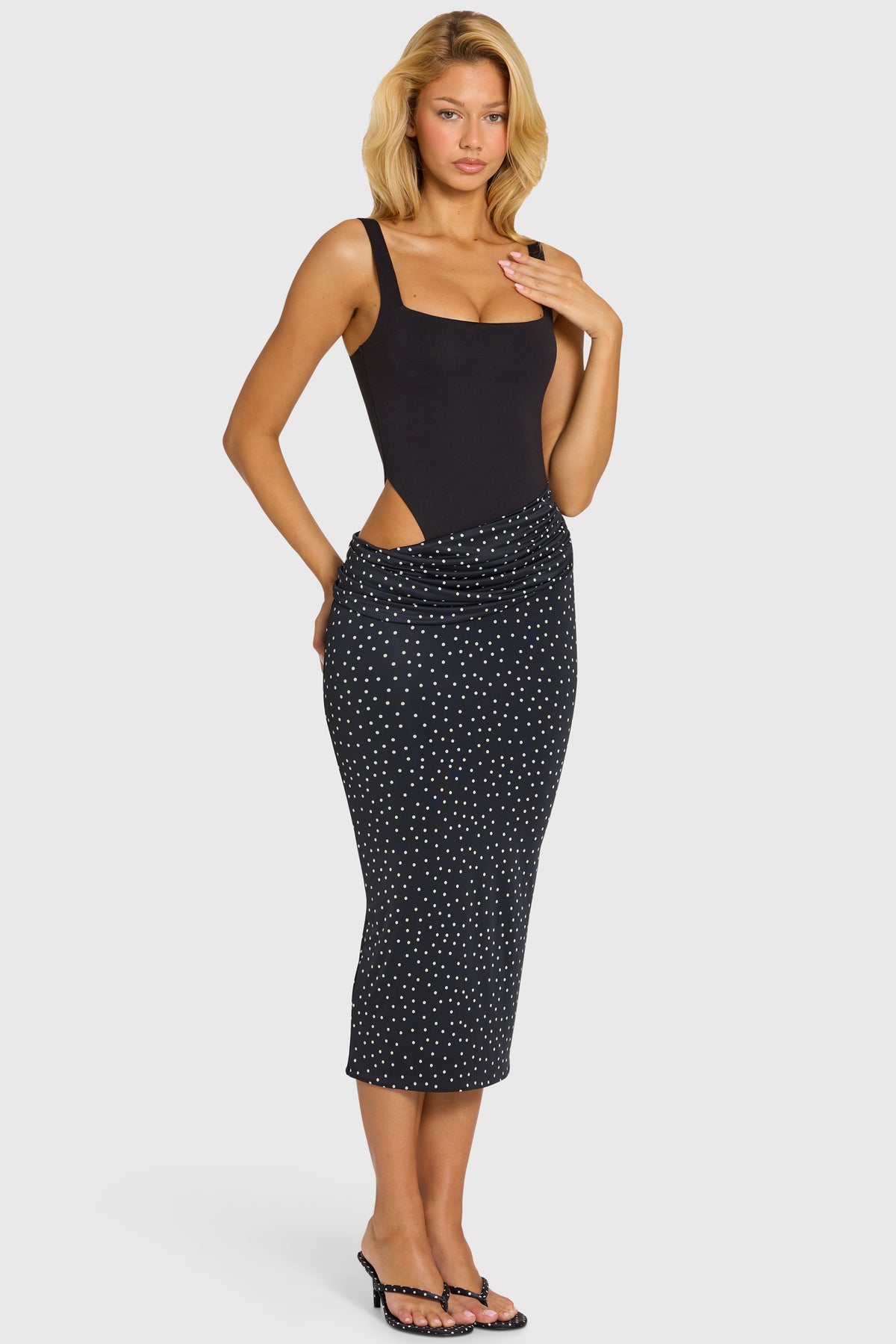 ⁣⁢Bodice Draped Midi Kleid in Black⁤⁣ - 2