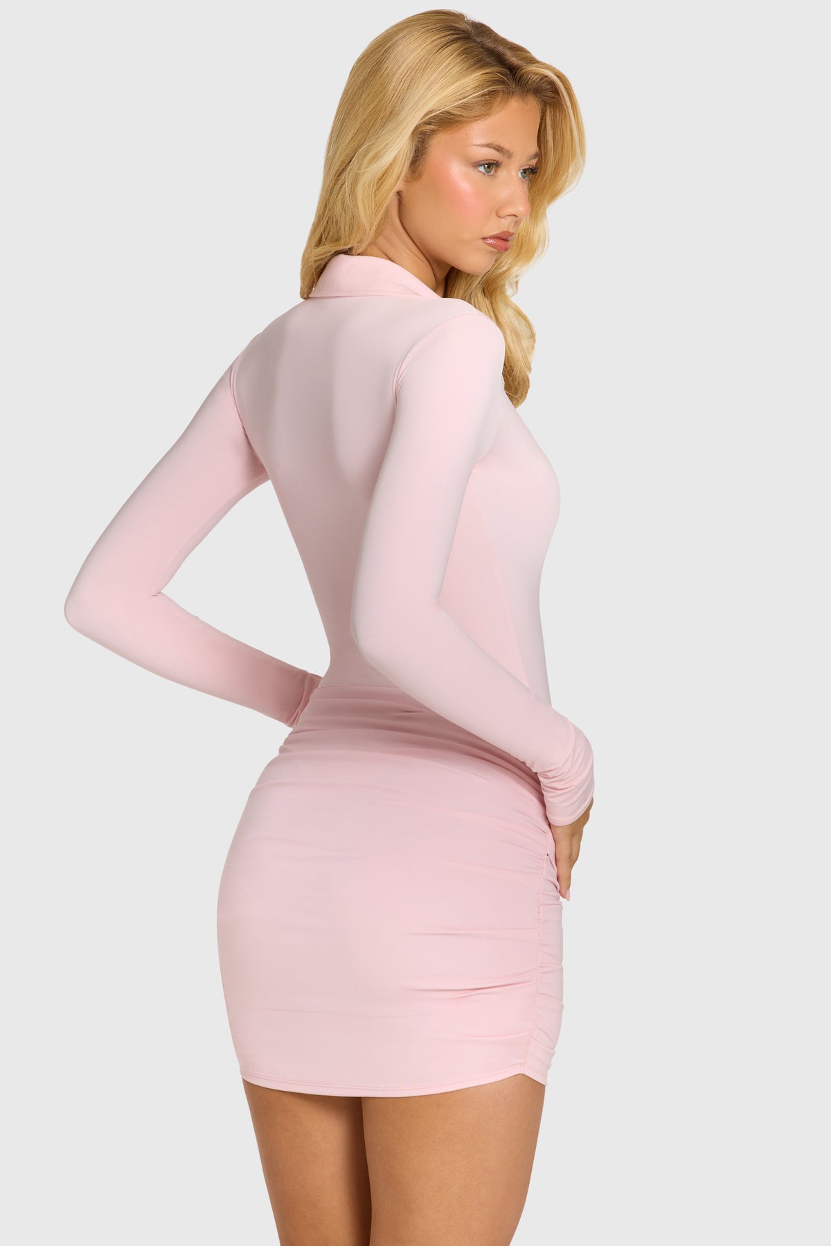 ⁣⁢Langärmliges Minikleid mit durchgehender Knopfleiste in Babyrosa⁤⁣ - 2