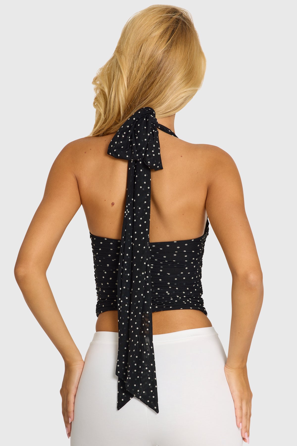 ⁣⁢Neckholder Bügel-Top in Schwarz-Polka-Dot⁤⁣ - 2