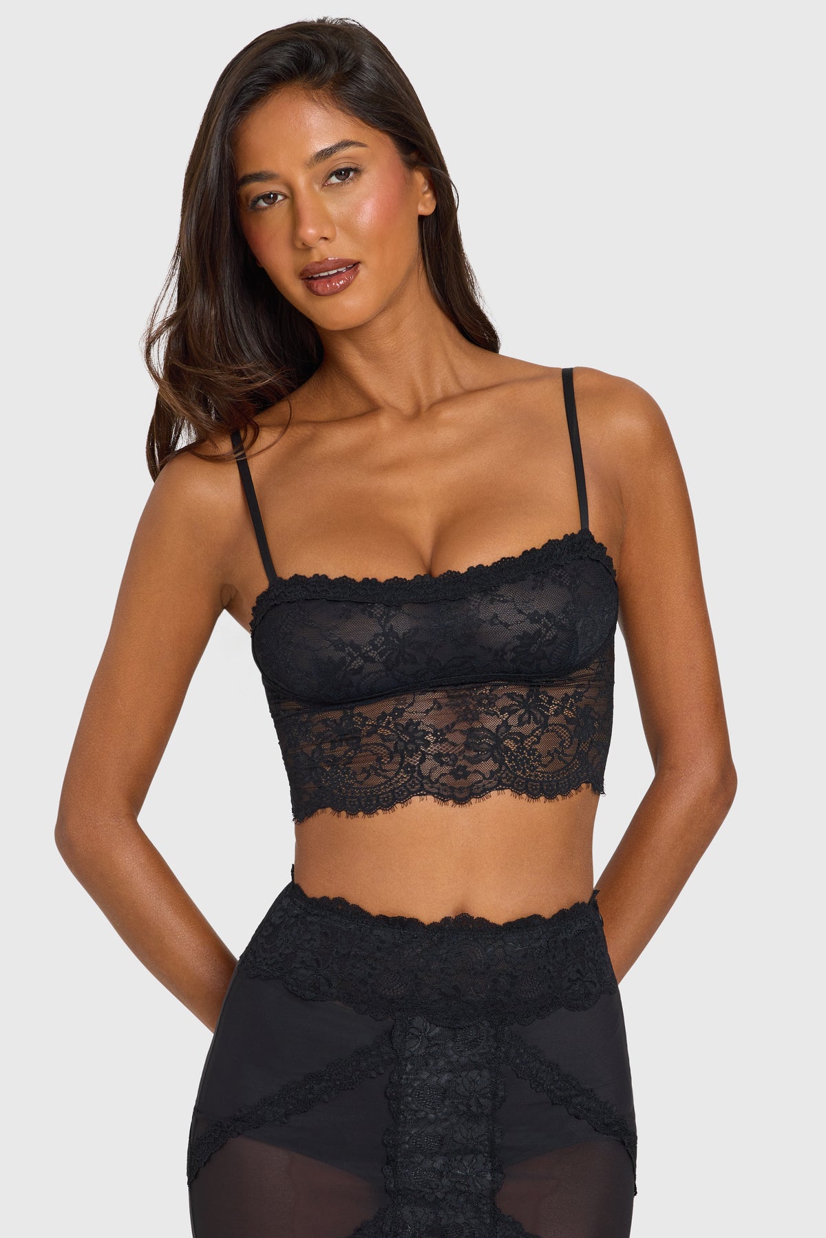 ⁣⁢Platziertes Spitzen-Crop-Top in Schwarz⁤⁣ - 1