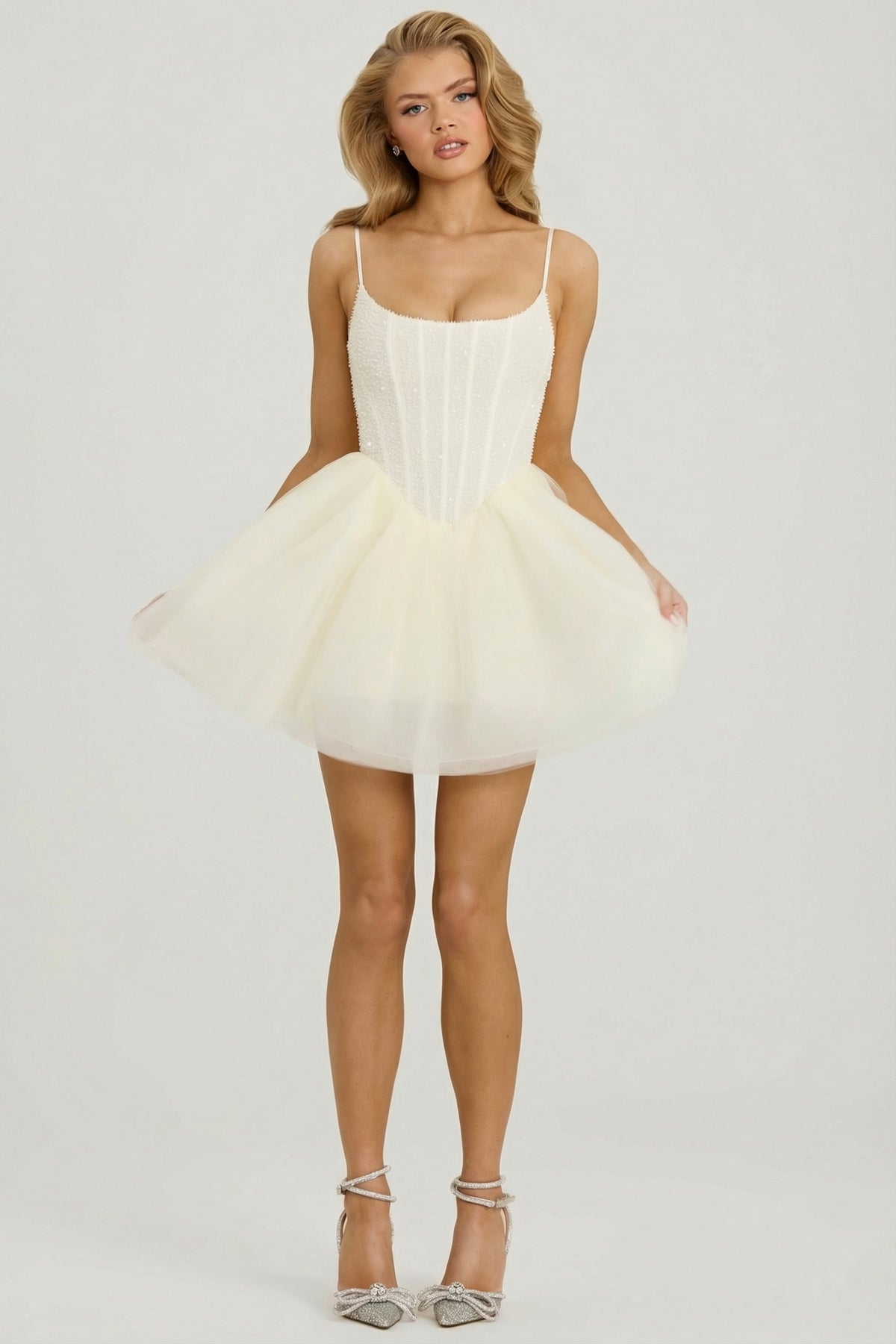 ⁣⁢Verziertes Korsett-Minikleid mit Tüllrock in Weiß⁤⁣