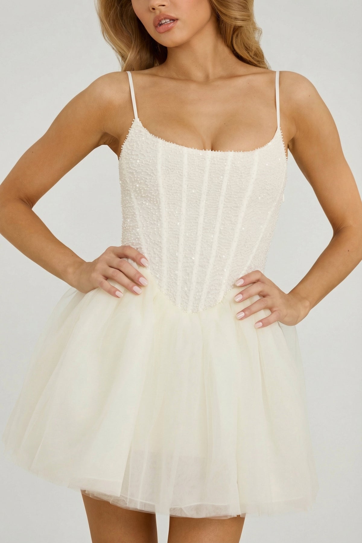 ⁣⁢Verziertes Korsett-Minikleid mit Tüllrock in Weiß⁤⁣