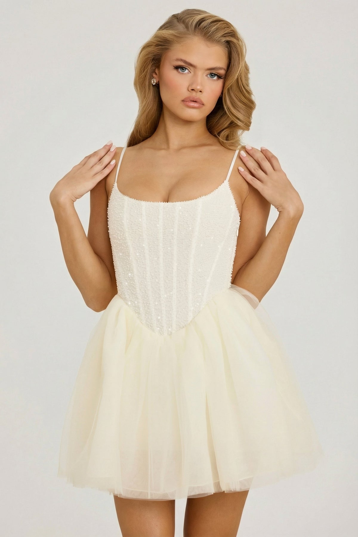⁣⁢Verziertes Korsett-Minikleid mit Tüllrock in Weiß⁤⁣