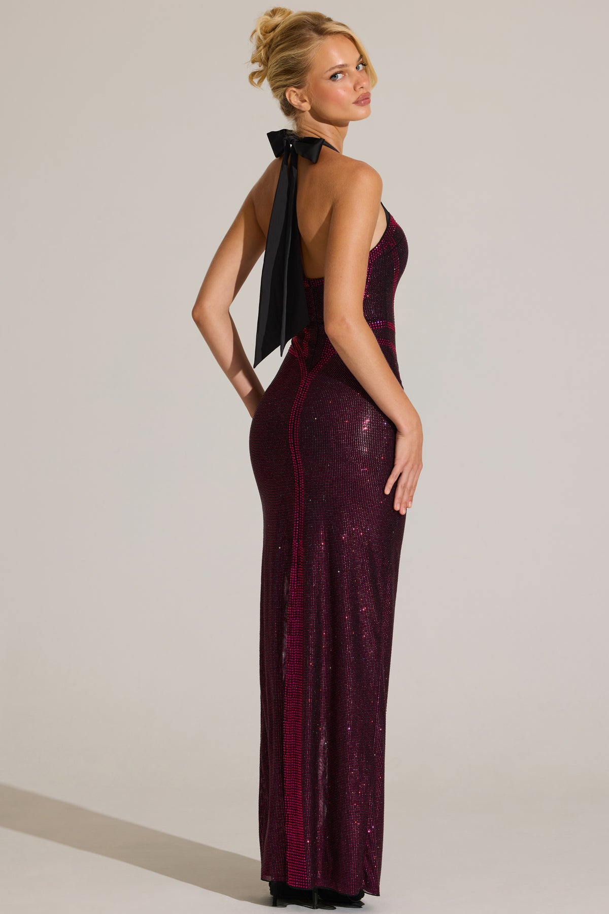 ⁣⁢Verziertes Neckholder-Maxikleid in Fuchsia Pink⁤⁣ - 2