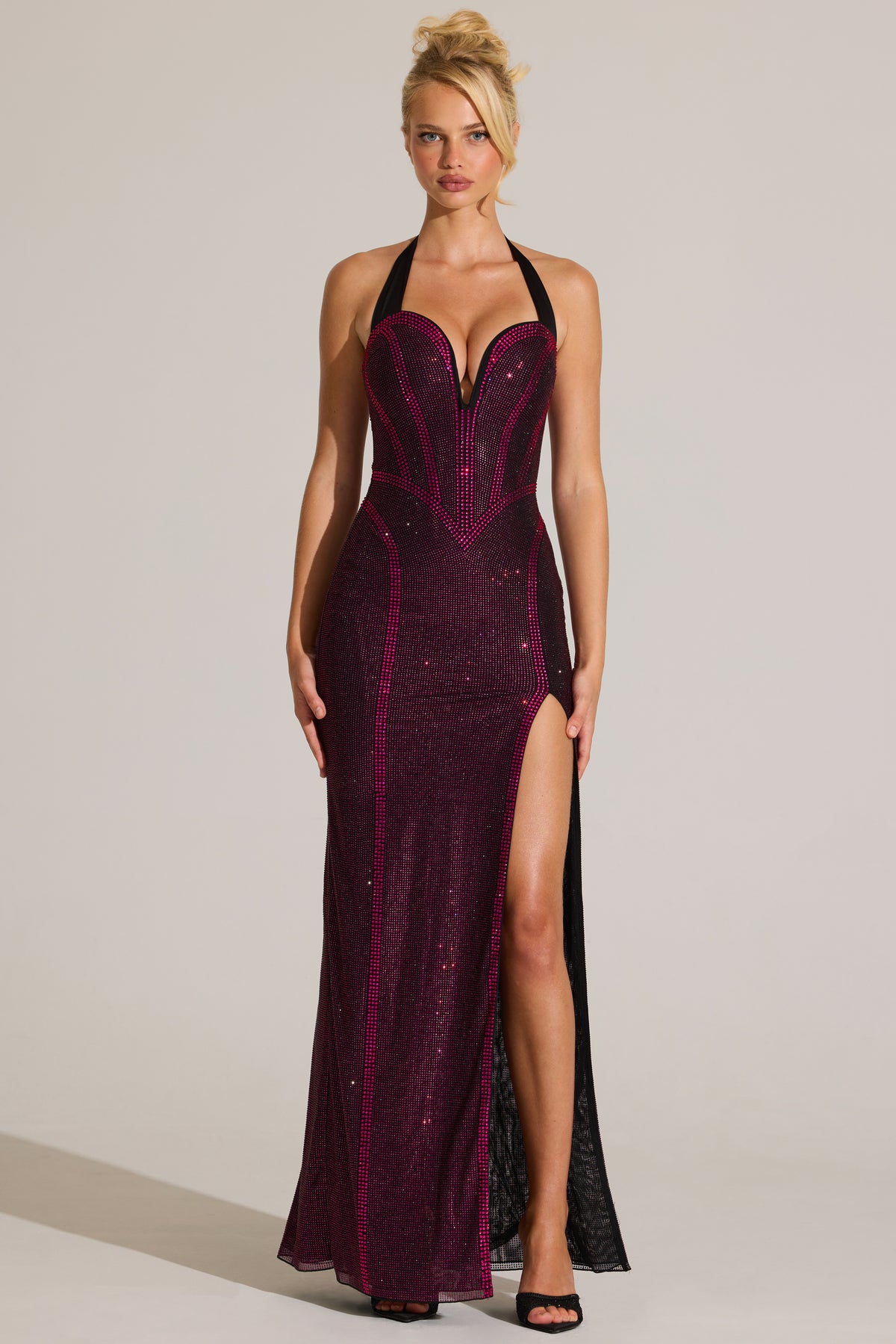 ⁣⁢Verziertes Neckholder-Maxikleid in Fuchsia Pink⁤⁣