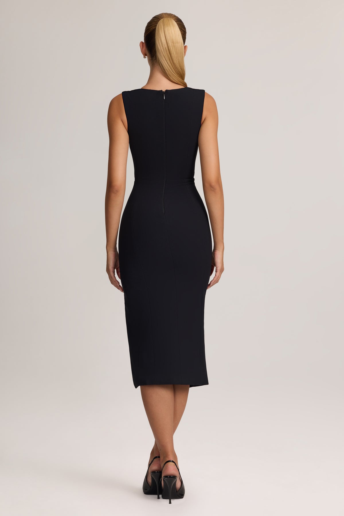 ⁣⁢Midaxikleid mit Herzausschnitt in Black⁤⁣