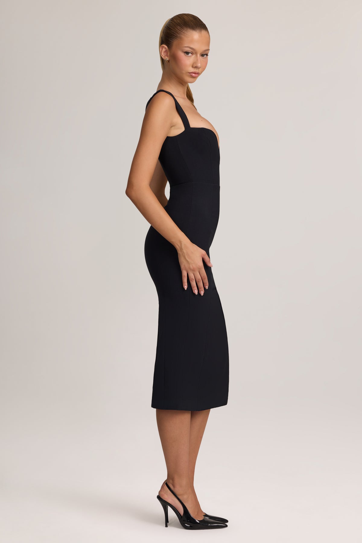 ⁣⁢Midaxikleid mit Herzausschnitt in Black⁤⁣