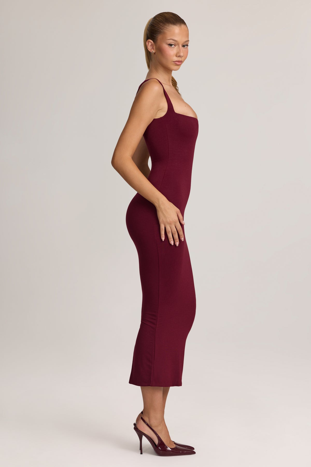⁣⁢Modal Bodycon Midikleid in Weinrot⁤⁣