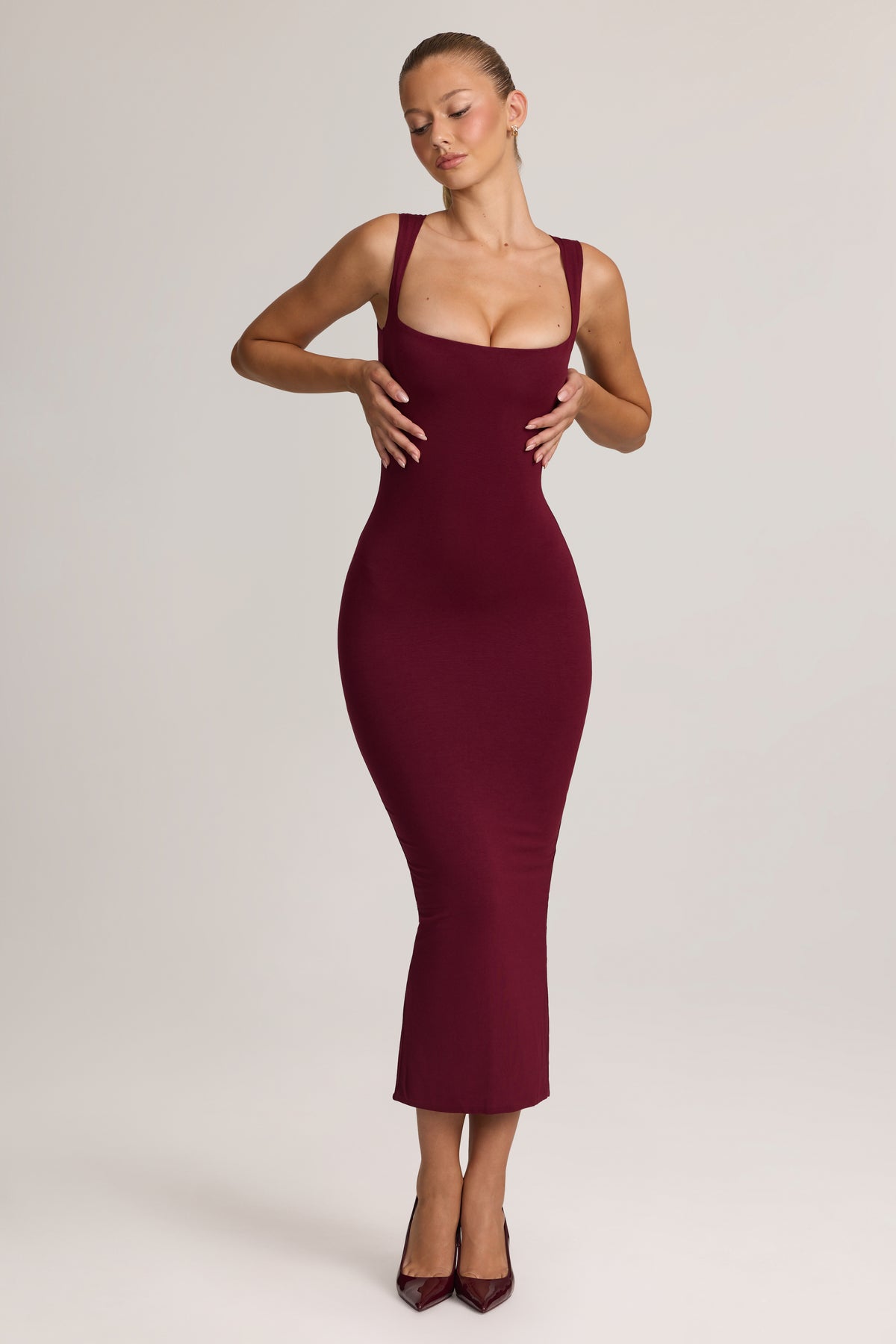 ⁣⁢Modal Bodycon Midikleid in Weinrot⁤⁣
