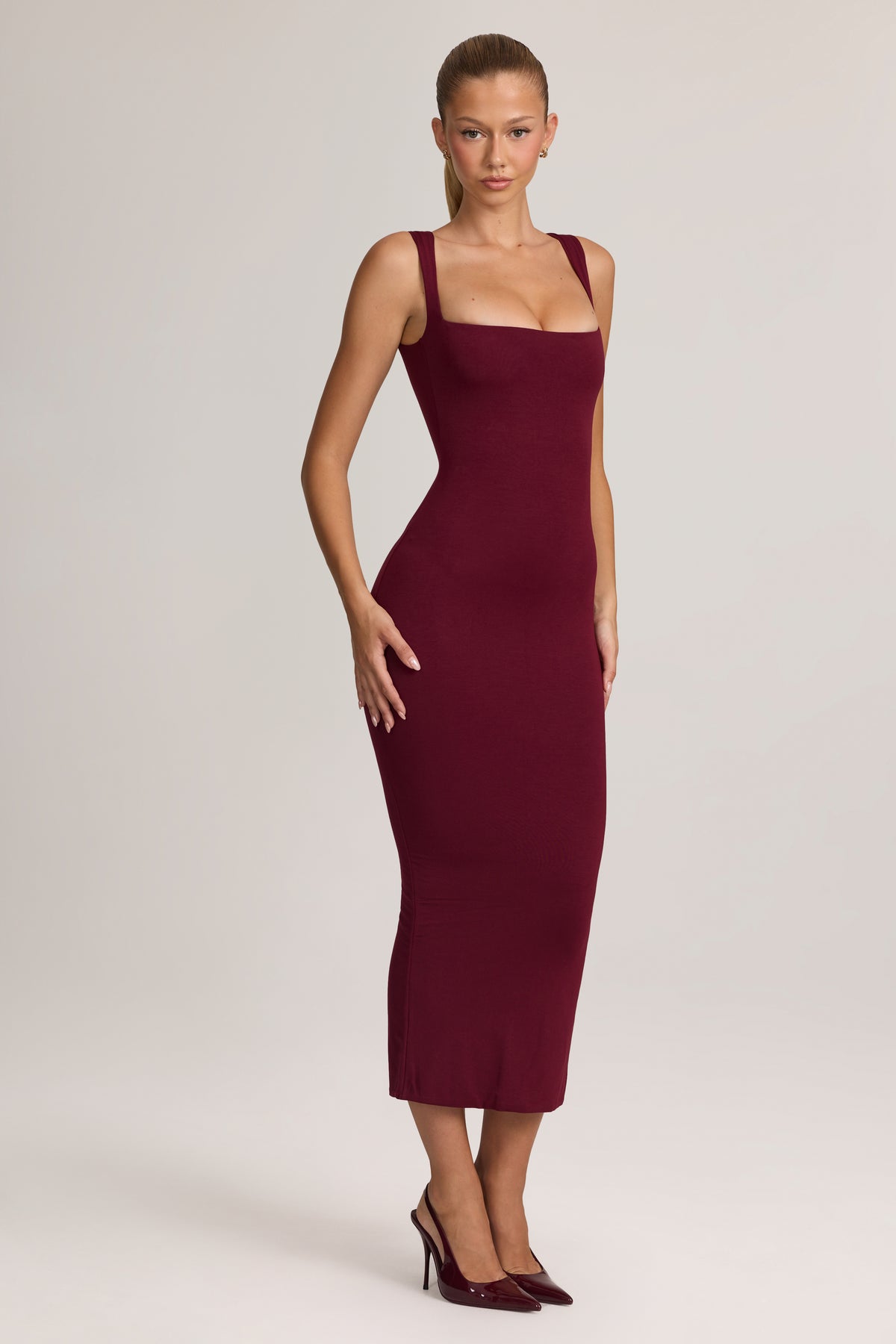 ⁣⁢Modal Bodycon Midikleid in Weinrot⁤⁣