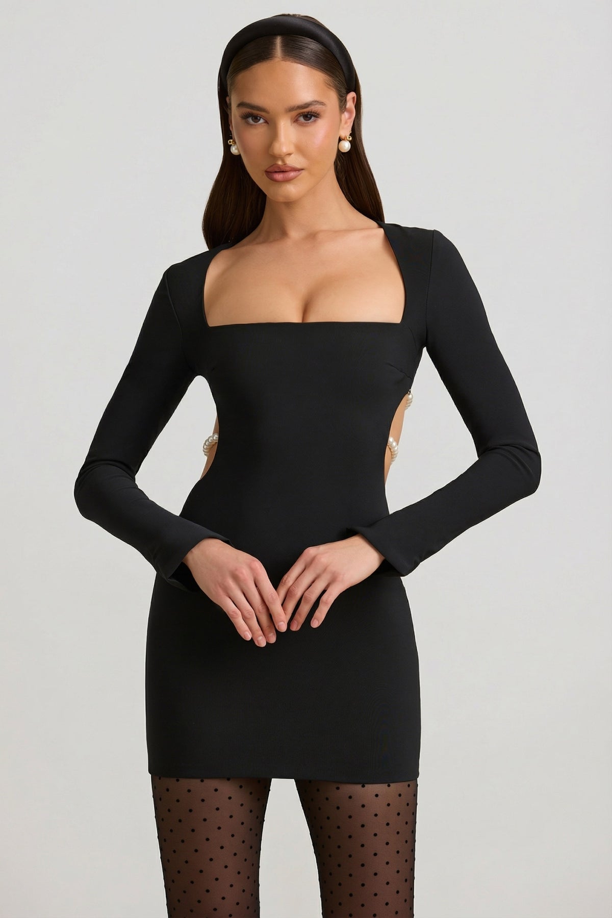 ⁣⁢Cut-out-Minikleid mit Perlendetails in Schwarz⁤⁣