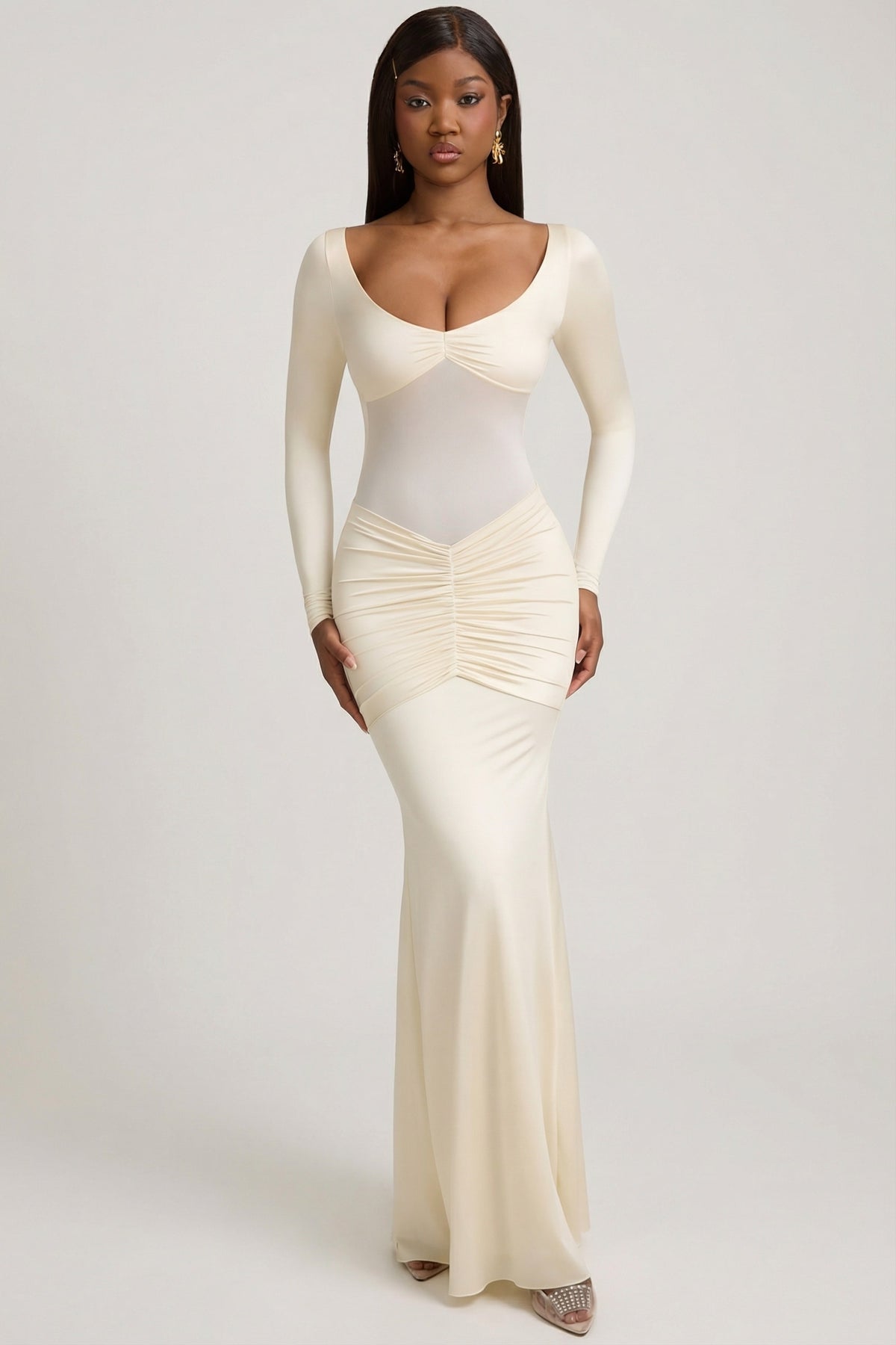 ⁣⁢Gerafftes Maxikleid mit Schleifendetail in Elfenbein⁤⁣