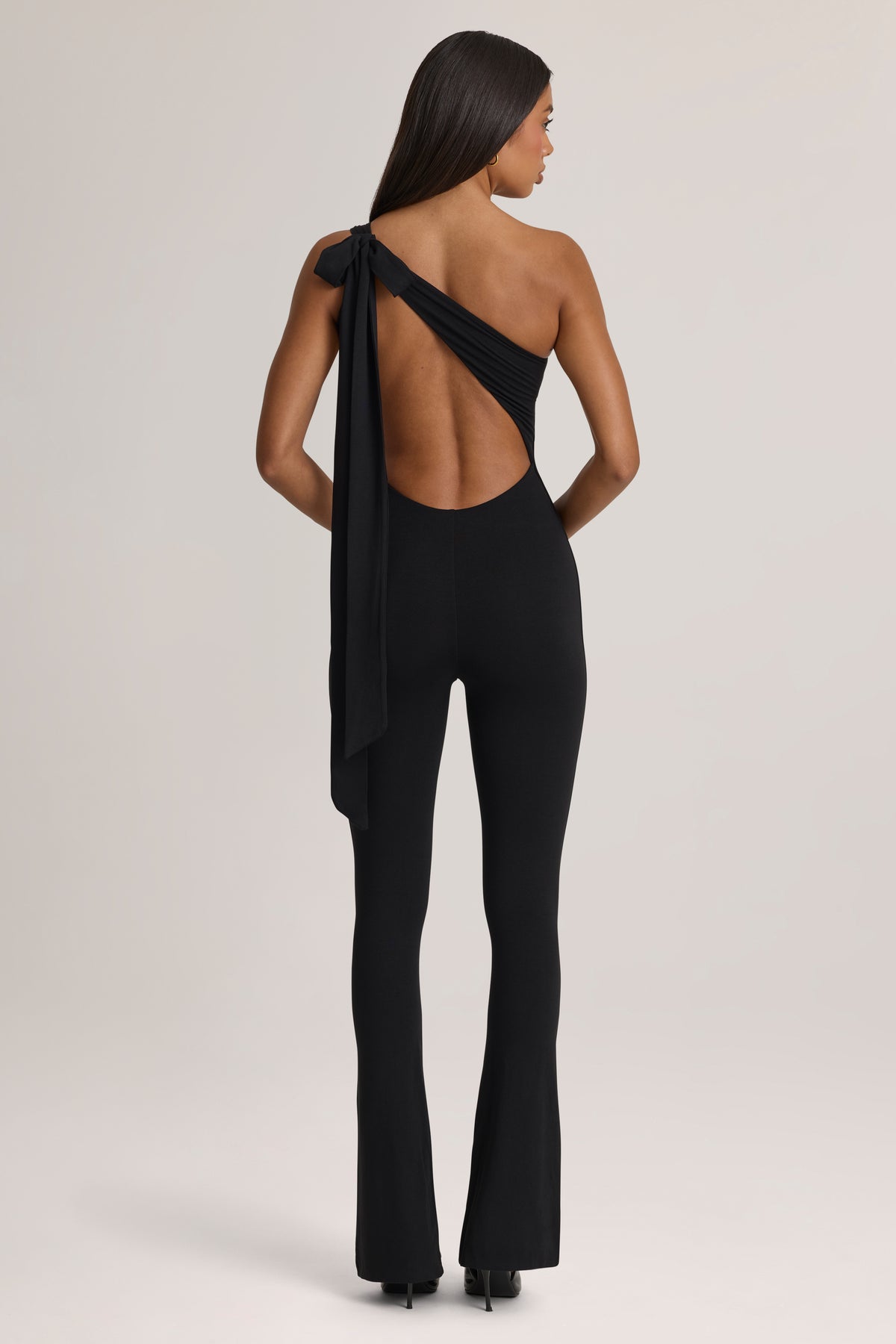 ⁣⁢Modal One-Shoulder-Jumpsuit in Schwarz⁤⁣