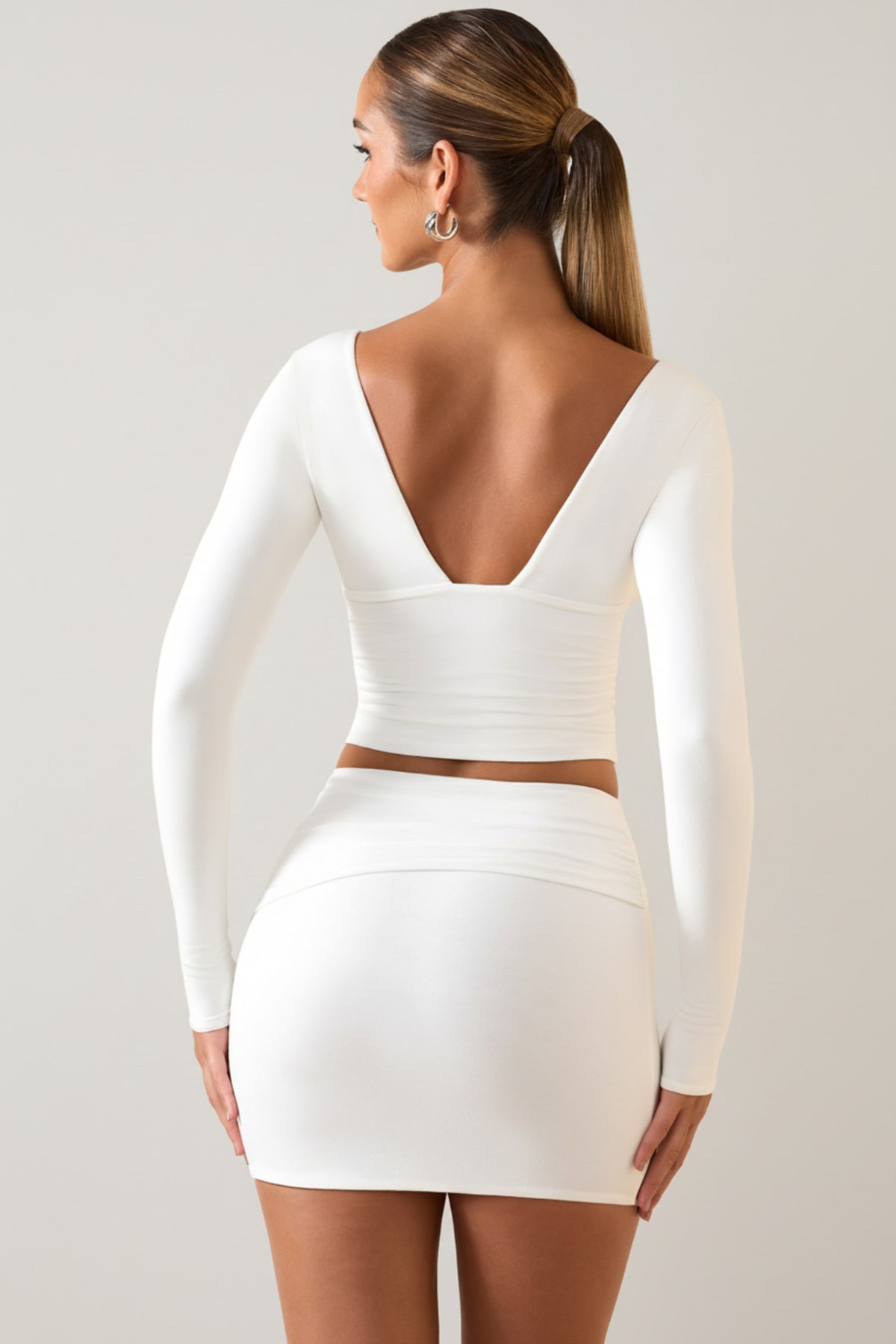 ⁣⁢Mid-Waist-Modal-Minirock mit Twist-Detail vorne in Weiß⁤⁣