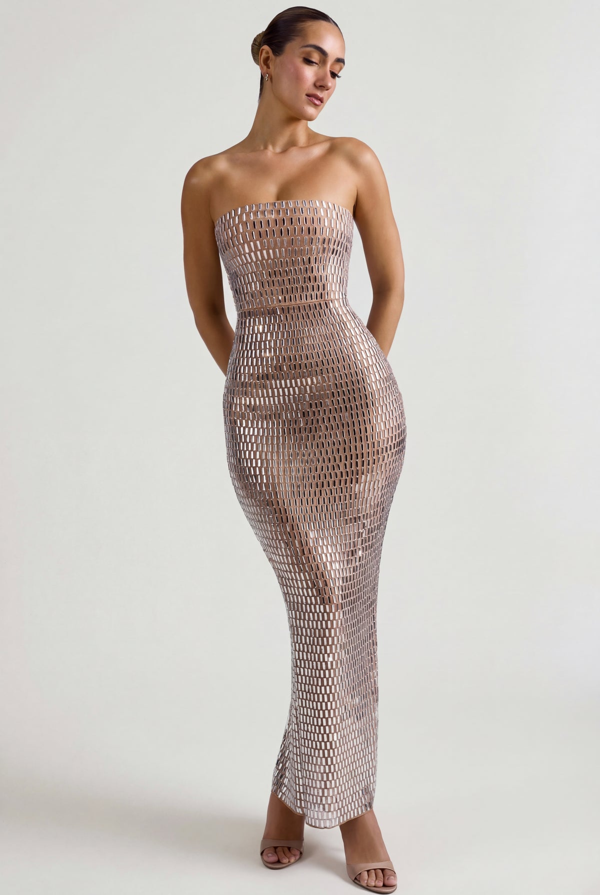 ⁣⁢Verziertes Bandeau-Maxikleid in Almond⁤⁣