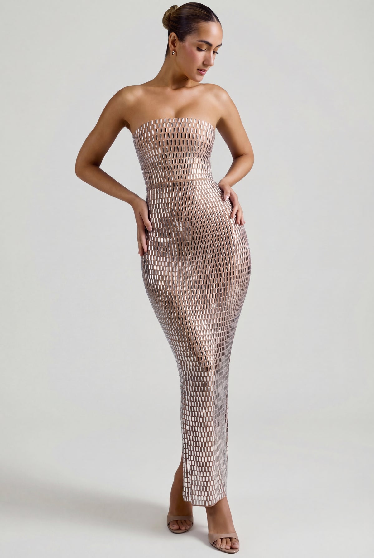 ⁣⁢Verziertes Bandeau-Maxikleid in Almond⁤⁣