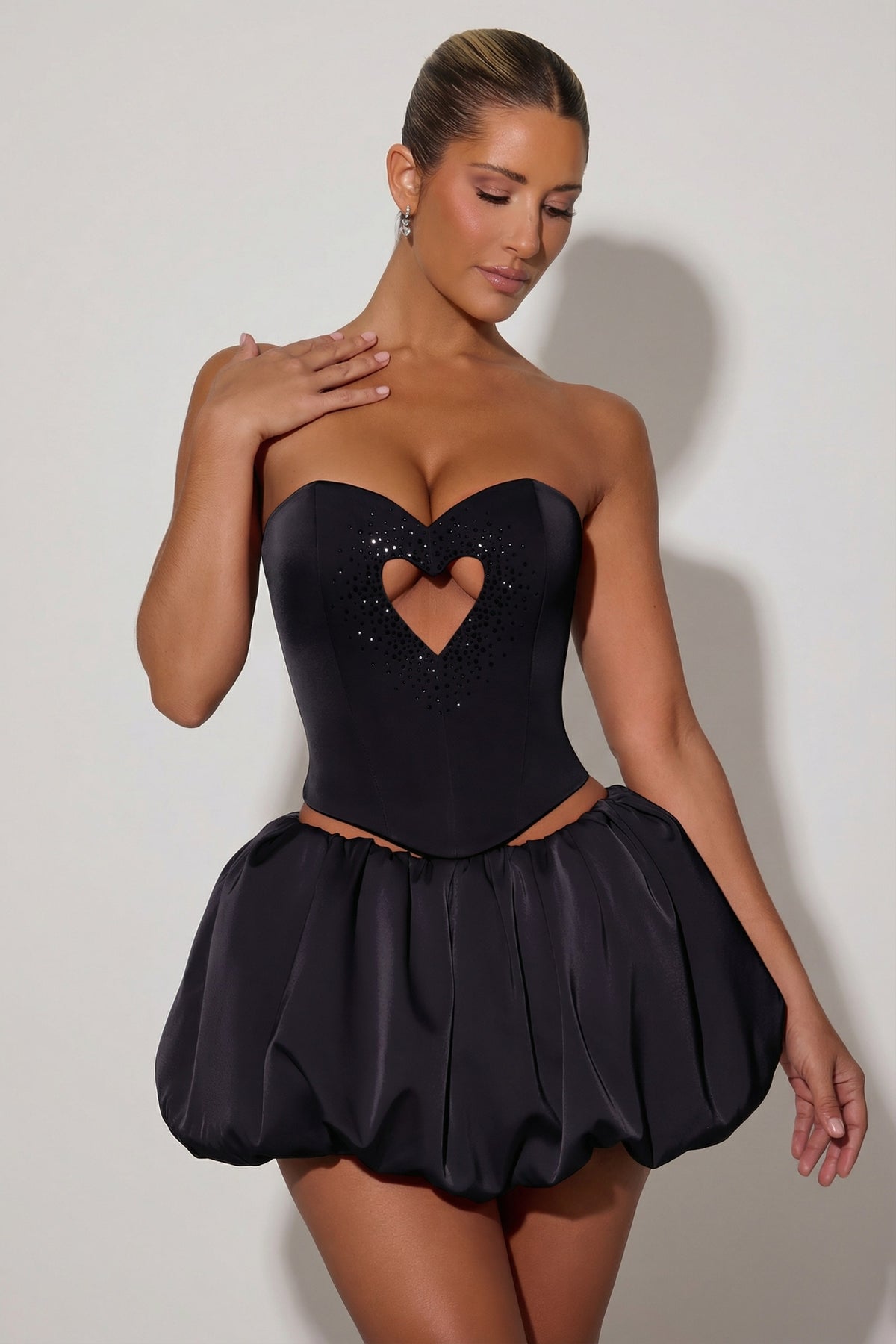 ⁣⁢Verziertes trägerloses Korsett-Top mit Herz-Cut-out in Schwarz⁤⁣
