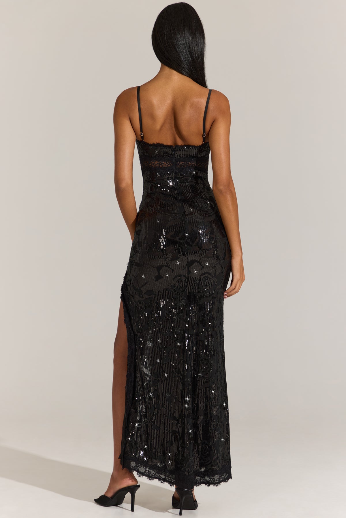 ⁣⁢Verziertes Maxikleid mit Spitzenbesatz in Schwarz⁤⁣