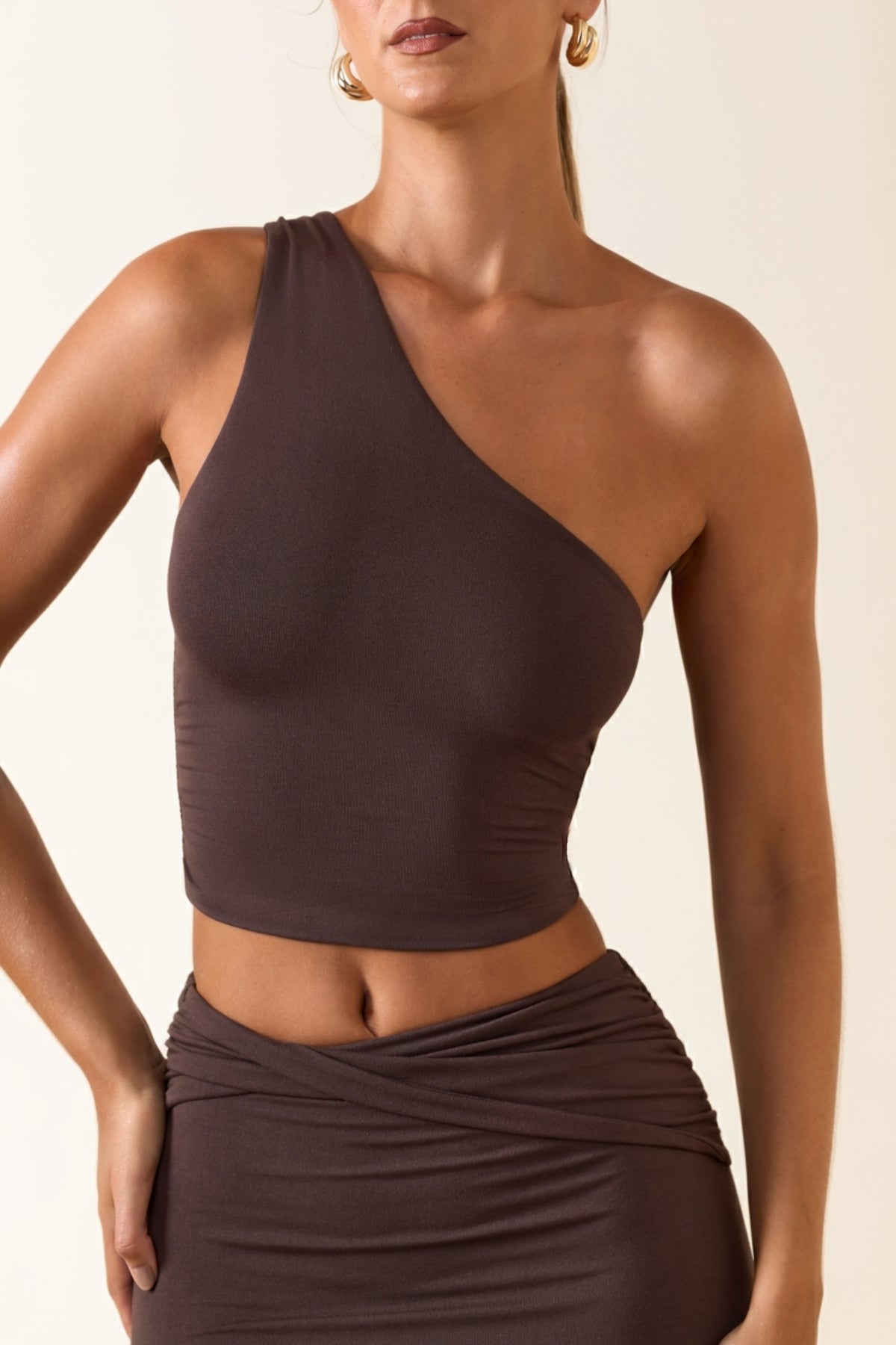 ⁣⁢One-Shoulder-Top aus Modal in Schokoladenbraun⁤⁣