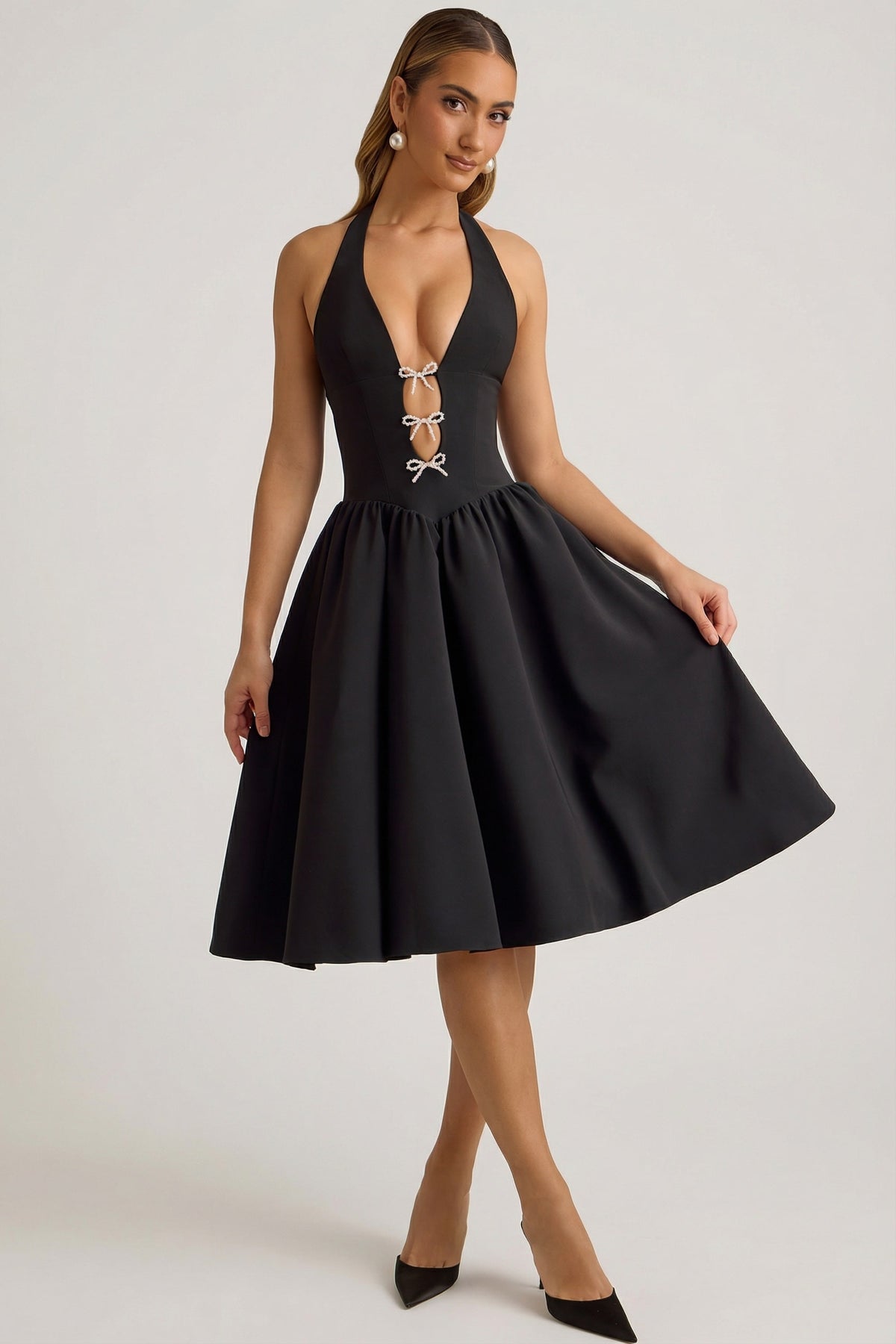 ⁣⁢Neckholder-Midikleid mit Schleifendetail in Schwarz⁤⁣