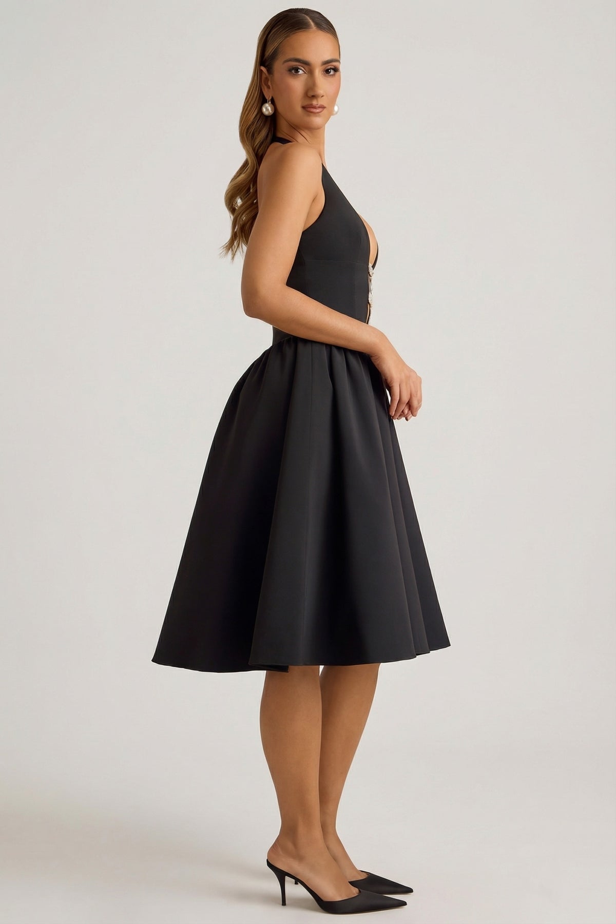 ⁣⁢Neckholder-Midikleid mit Schleifendetail in Schwarz⁤⁣