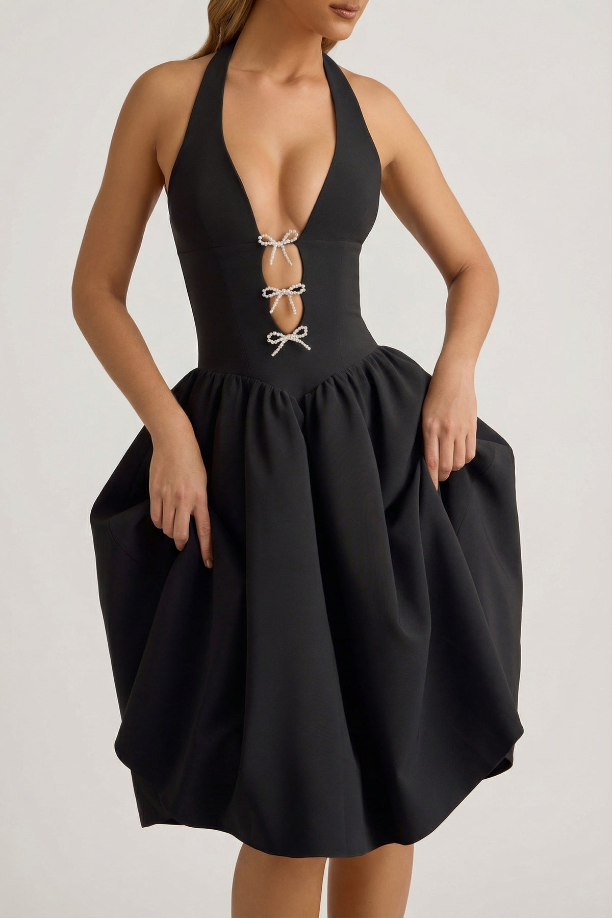 ⁣⁢Neckholder-Midikleid mit Schleifendetail in Schwarz⁤⁣