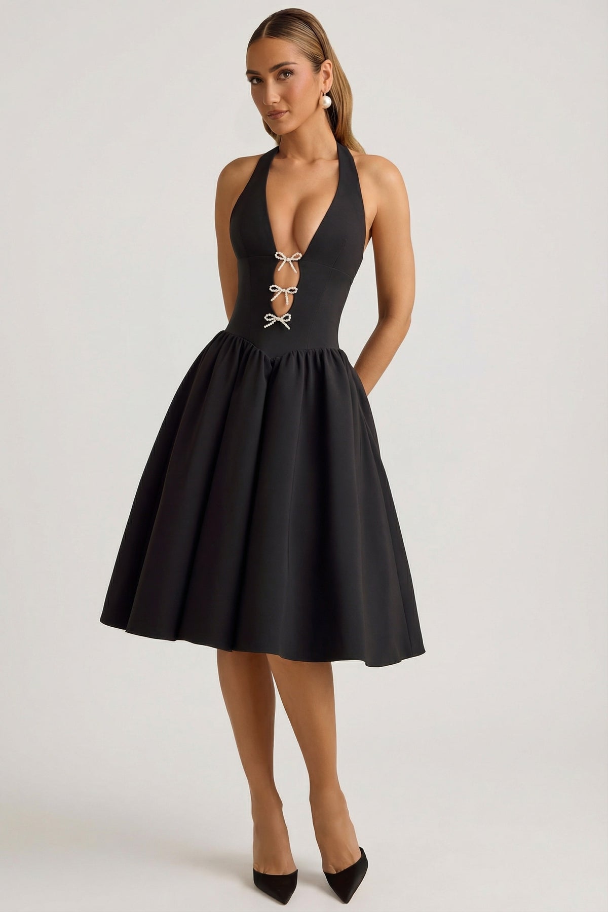 ⁣⁢Neckholder-Midikleid mit Schleifendetail in Schwarz⁤⁣