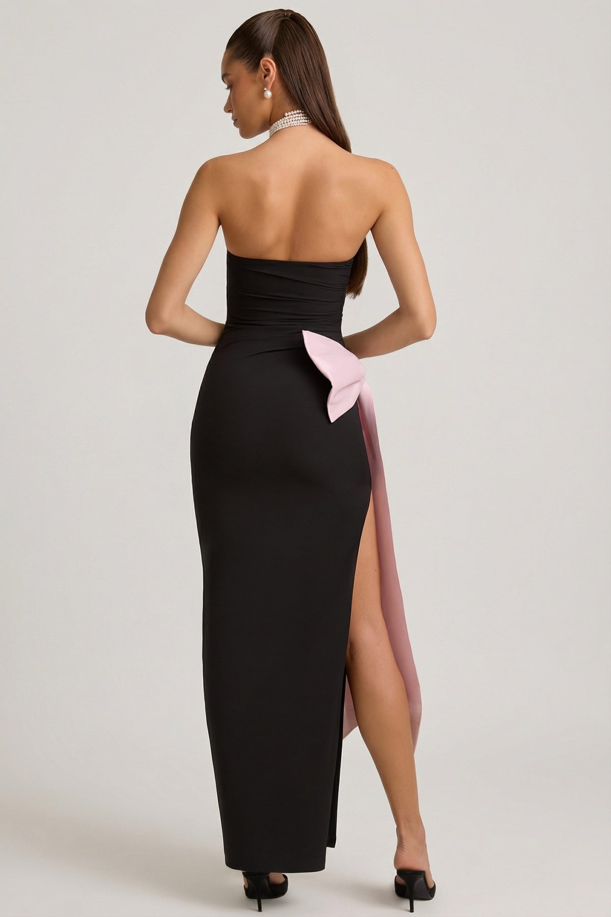 ⁣⁢Trägerloses Maxikleid mit Schleifen-Detail in Schwarz⁤⁣