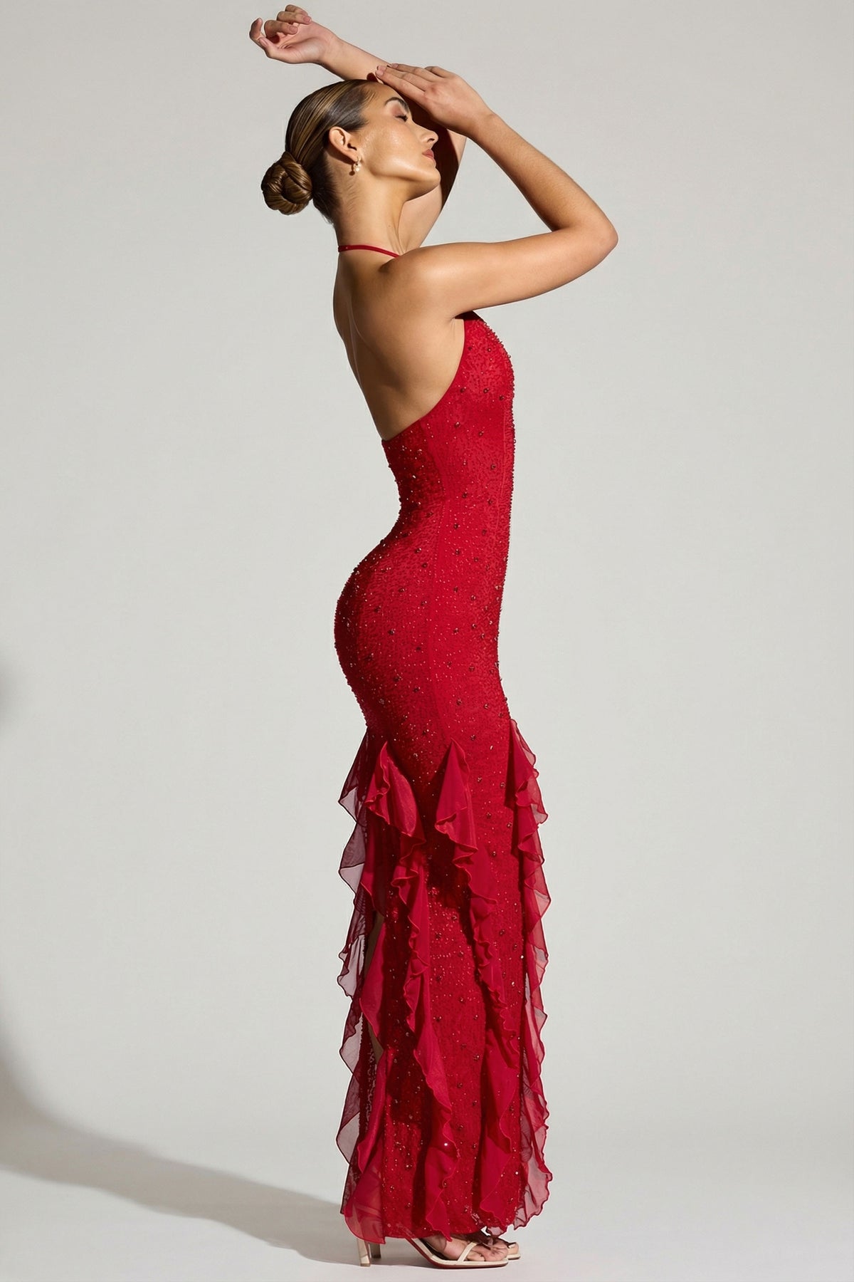 ⁣⁢Verziertes Neckholder-Maxikleid mit Rüschen in Rouge⁤⁣