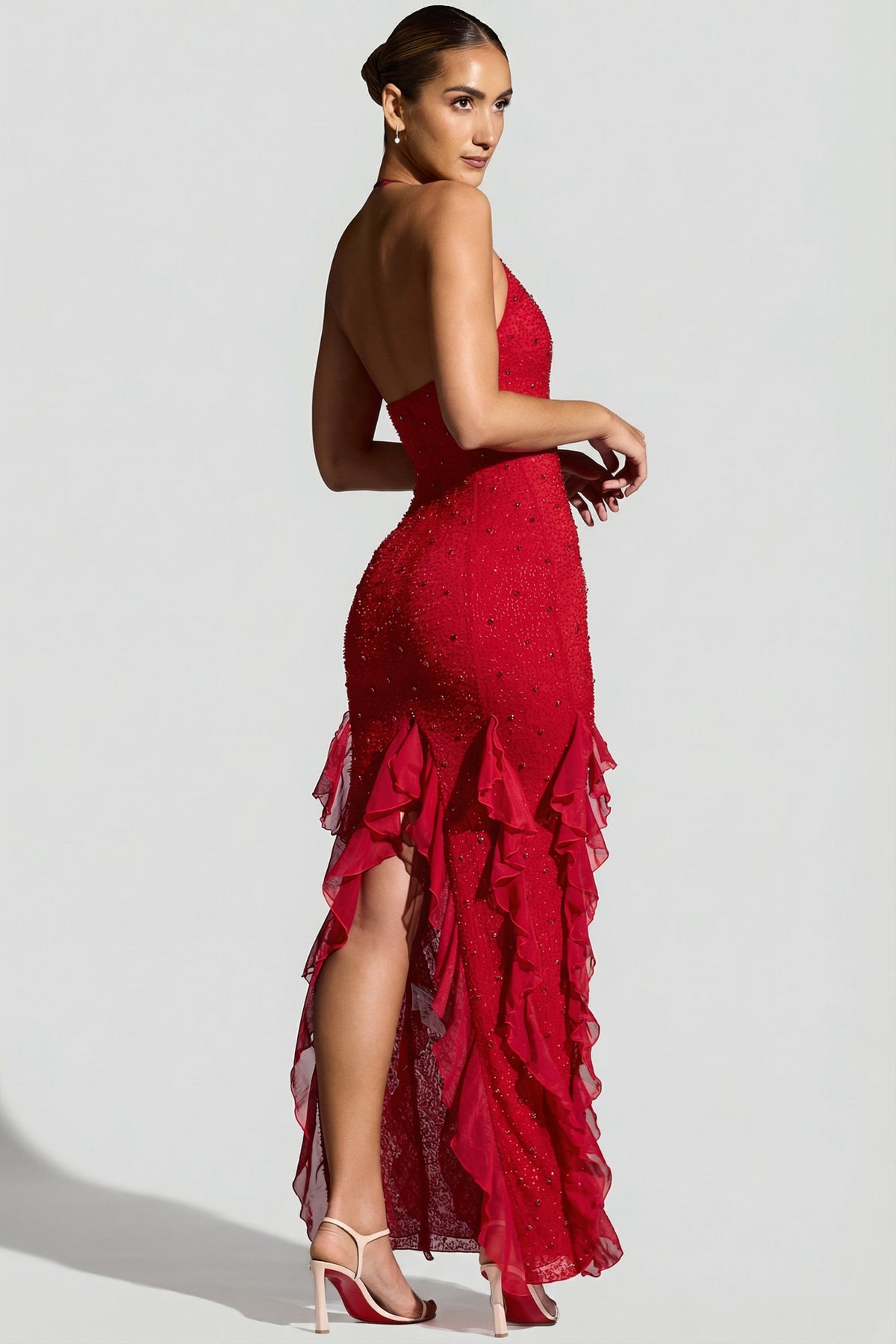 ⁣⁢Verziertes Neckholder-Maxikleid mit Rüschen in Rouge⁤⁣