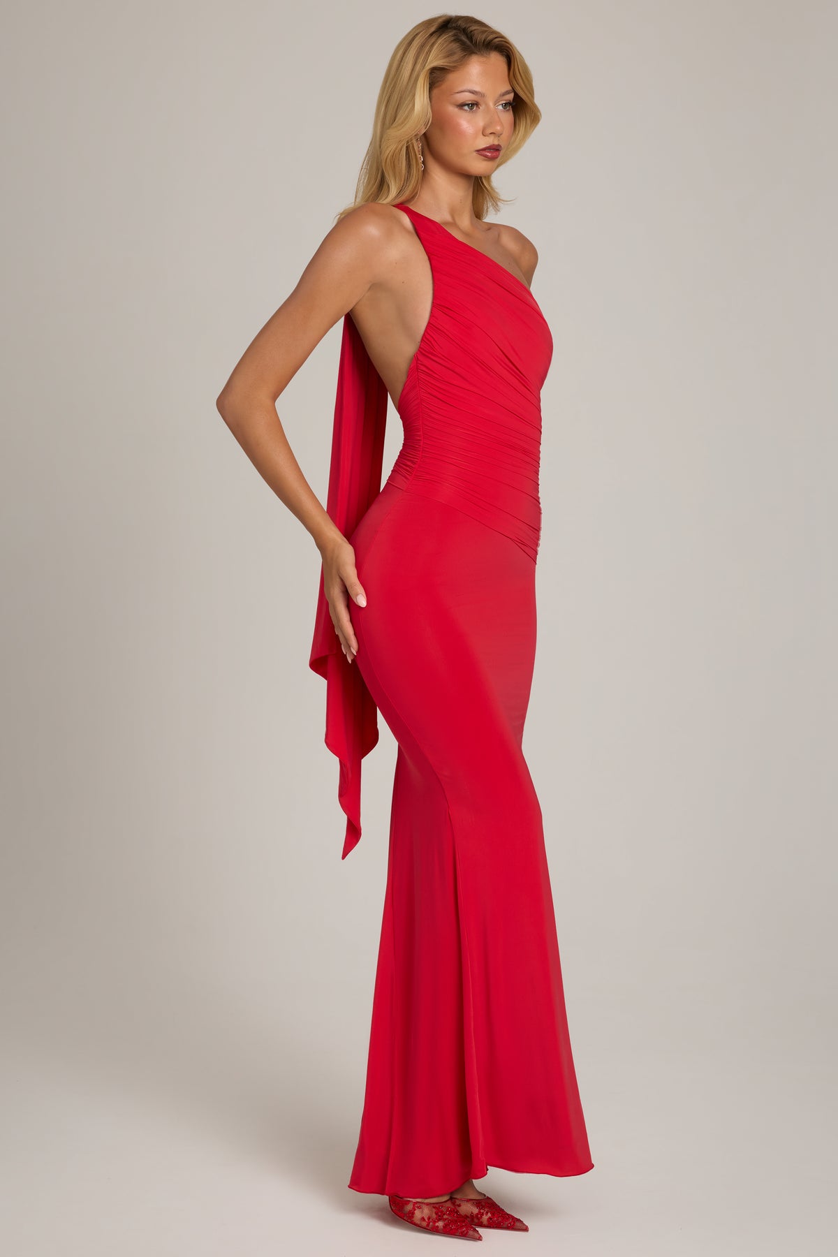 ⁣⁢Jersey-Maxikleid mit One-Shoulder-Ausschnitt in Scharlachrot⁤⁣