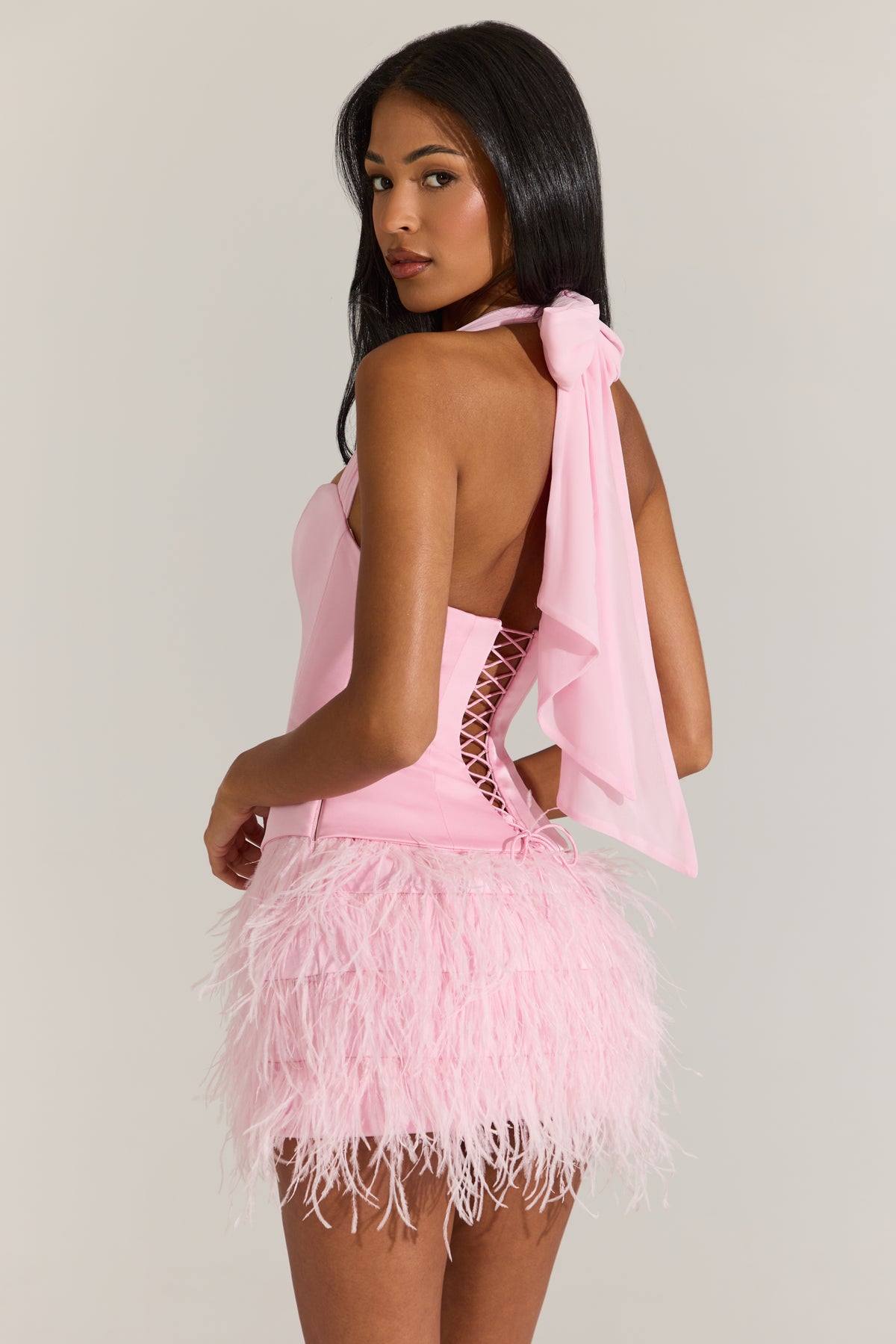 ⁣⁢Korsett-Minikleid aus Satin mit Federn in Blossom Pink⁤⁣ - 2