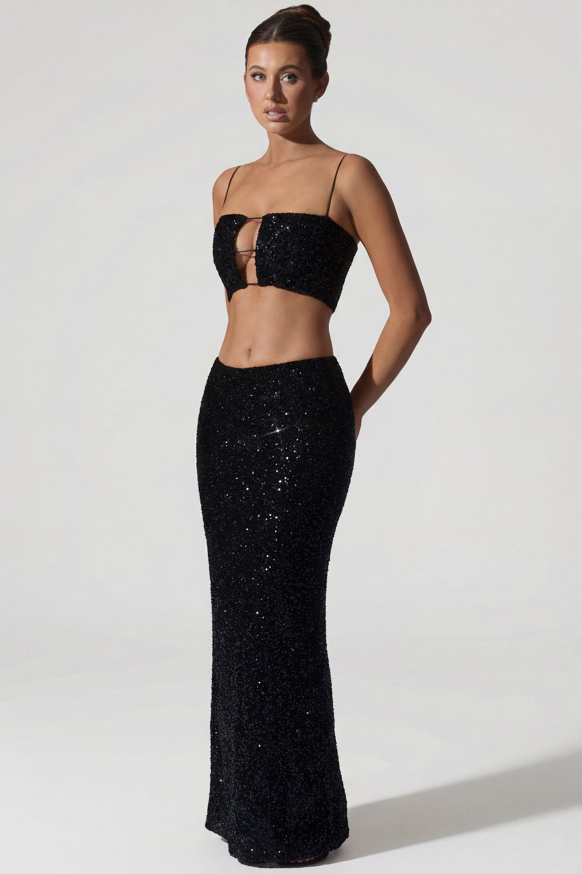 ⁣⁢Verziertes Cut-out-Crop-Top in Schwarz⁤⁣