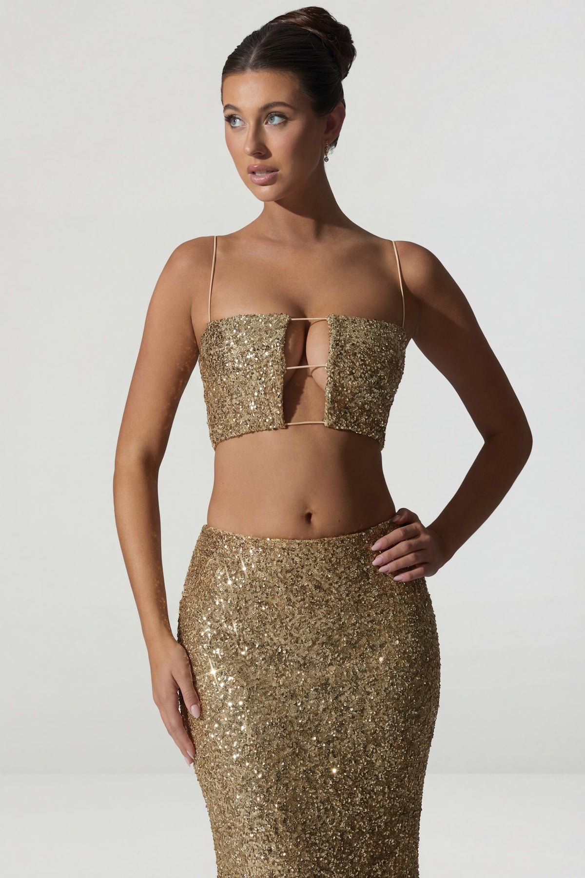 ⁣⁢Crop-Top mit verzierten Cut-outs in Gold⁤⁣