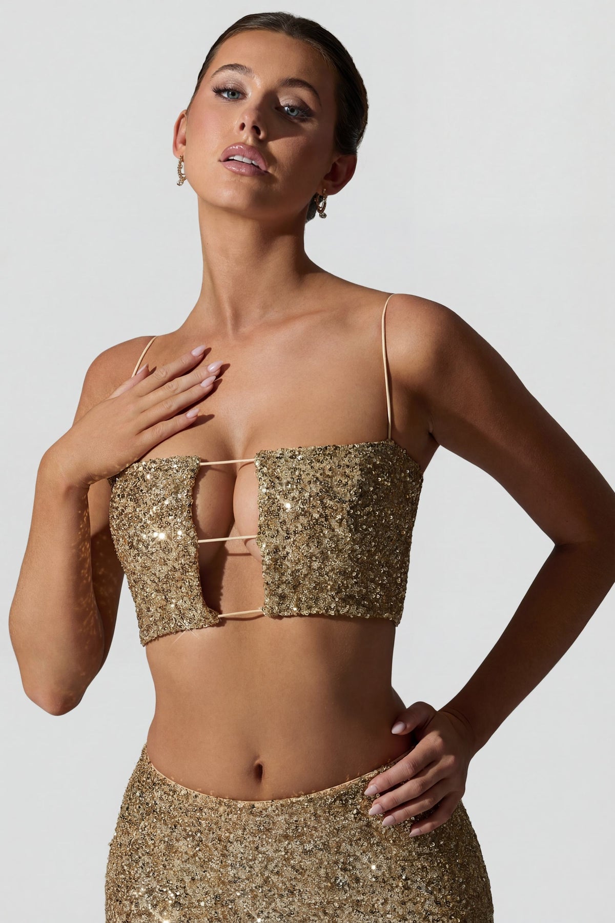 ⁣⁢Crop-Top mit verzierten Cut-outs in Gold⁤⁣