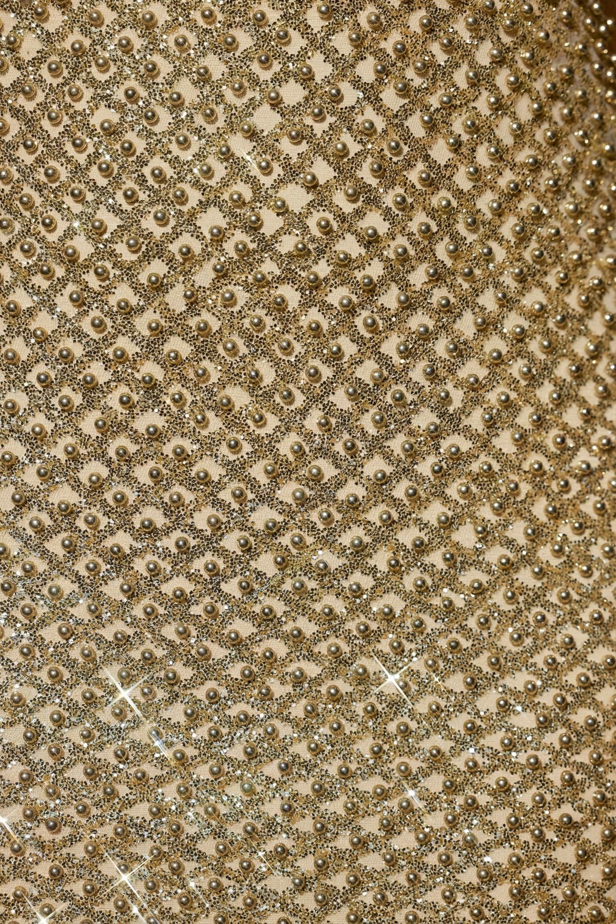 ⁣⁢Verziertes Minikleid mit Wasserfallausschnitt in Gold⁤⁣