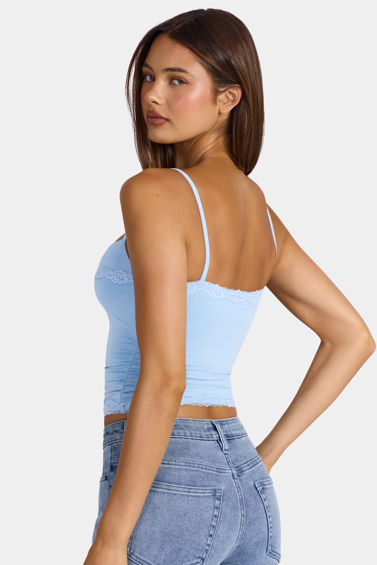 ⁣⁢Modal-Tanktop mit Spitzenbesatz und Peekaboo-Detail in Arctic Blue⁤⁣ - 2
