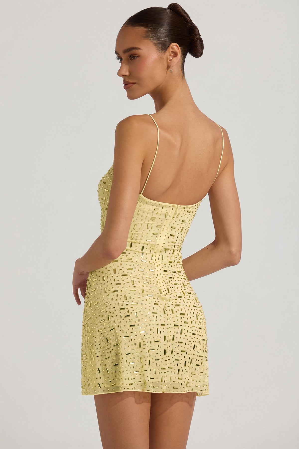 ⁣⁢Transparentes, verziertes Minikleid mit eckigem Ausschnitt in Gelb⁤⁣