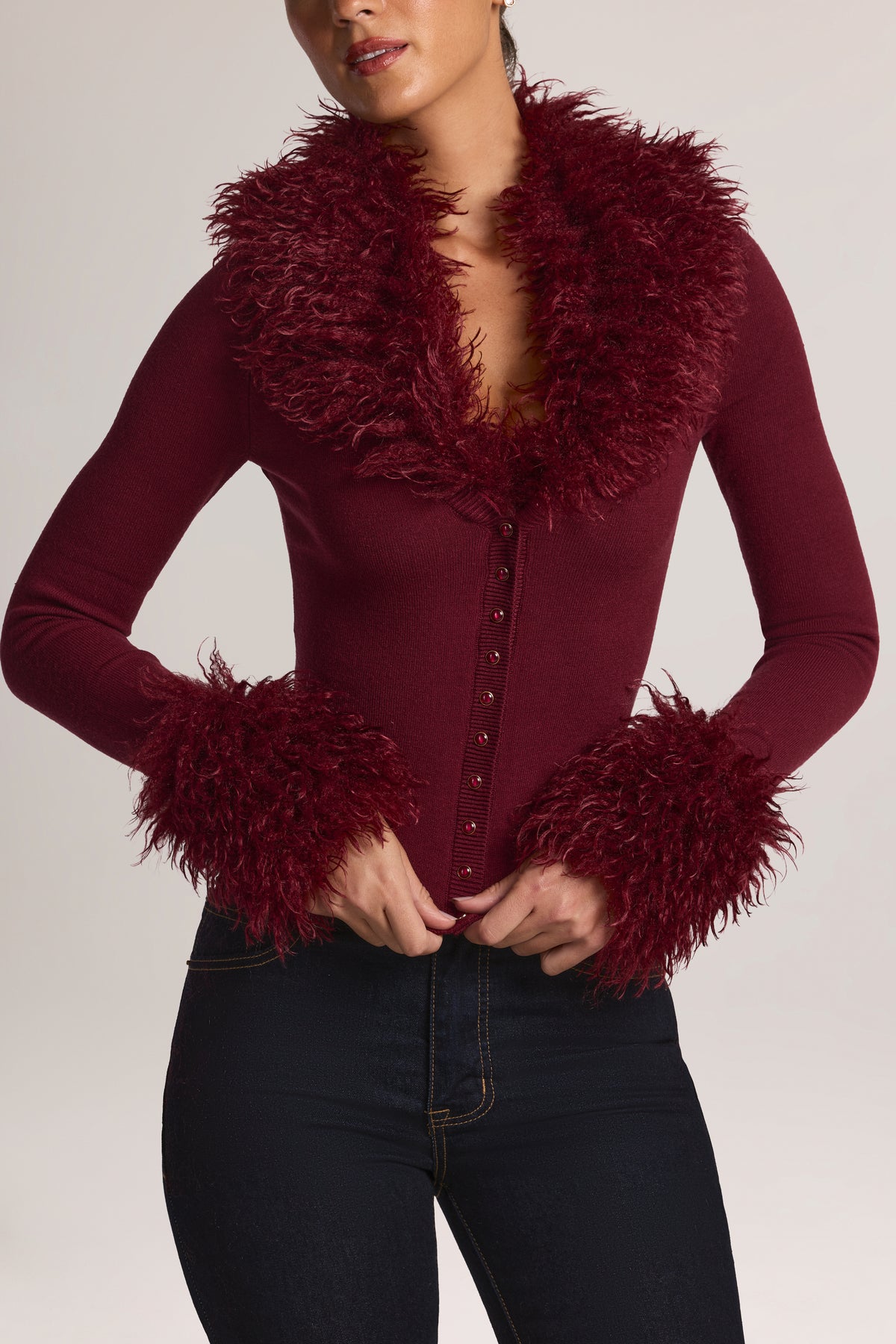 ⁣⁢Cardigan aus mongolischem Fellbesatz in Wine⁤⁣ - 1