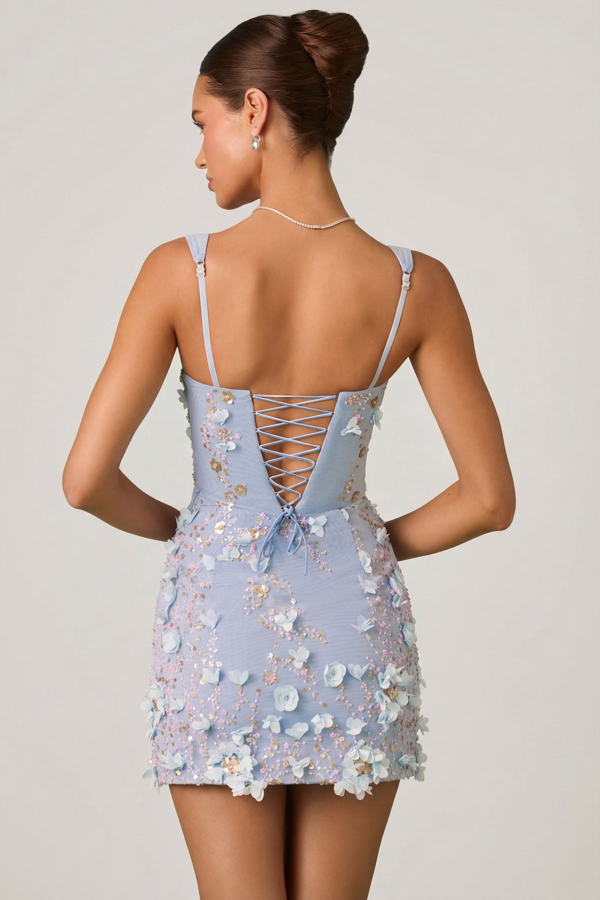 ⁣⁢Verziertes Minikleid mit Applikation und Korsett-Detail in Himmelblau⁤⁣