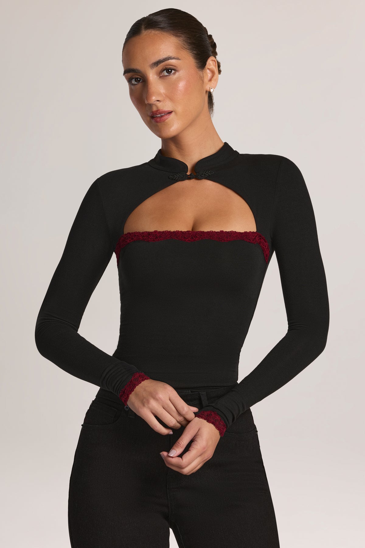 ⁣⁢Modal-Langarmshirt mit Spitzenbesatz in Rot⁤⁣