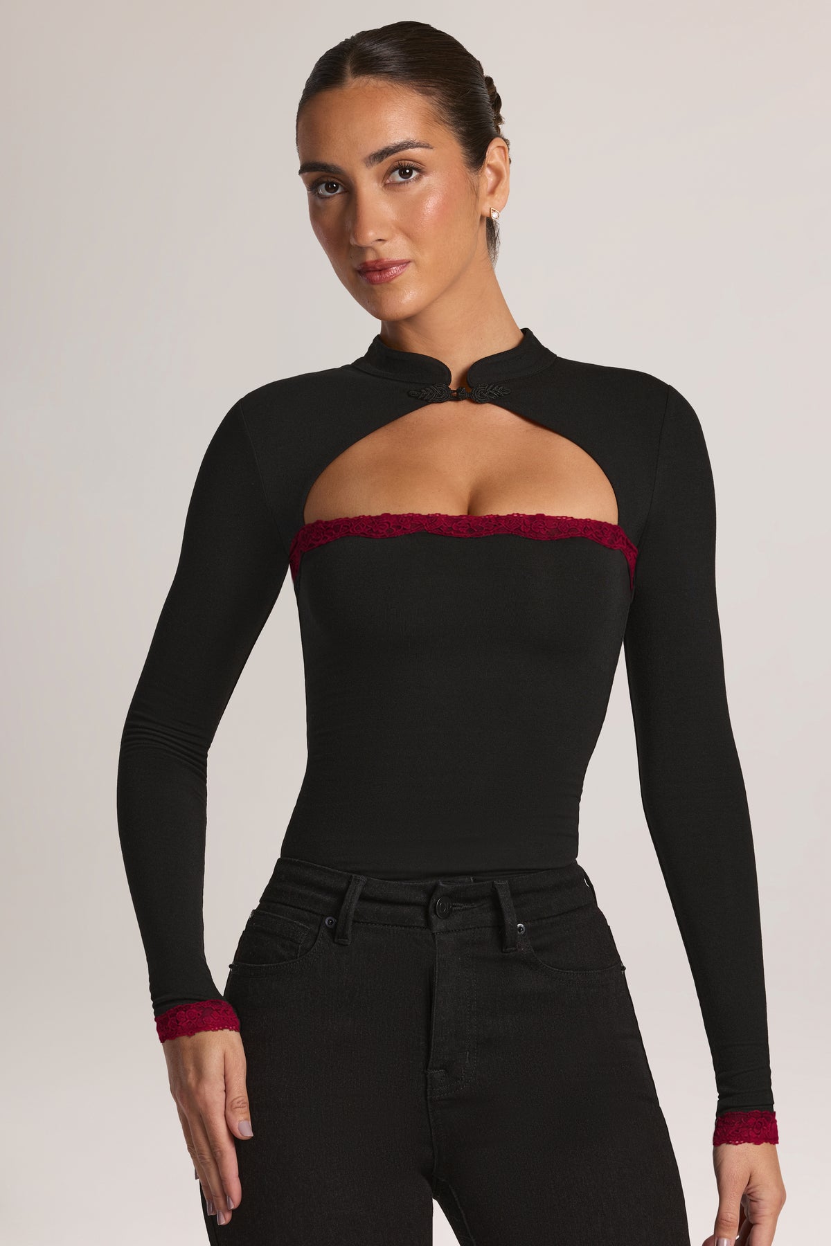 ⁣⁢Modal-Langarmshirt mit Spitzenbesatz in Rot⁤⁣