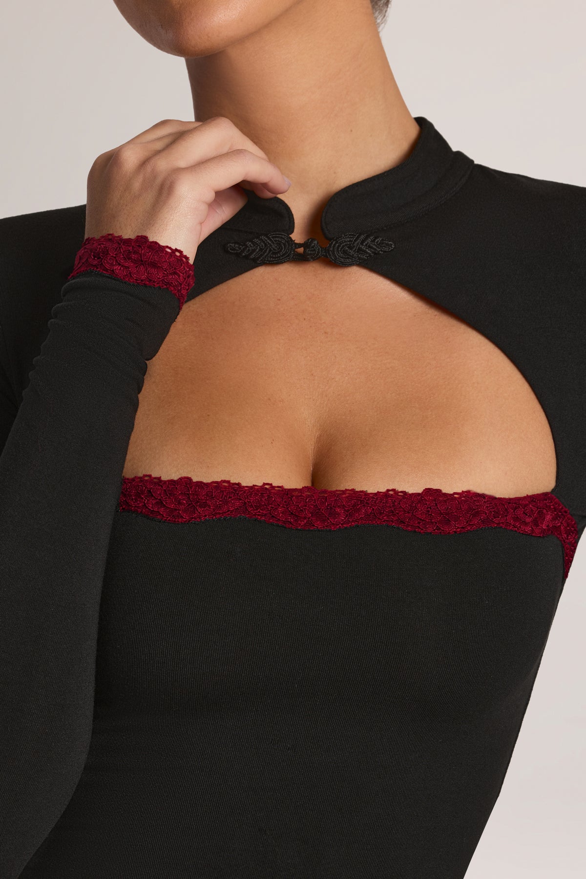 ⁣⁢Modal-Langarmshirt mit Spitzenbesatz in Rot⁤⁣