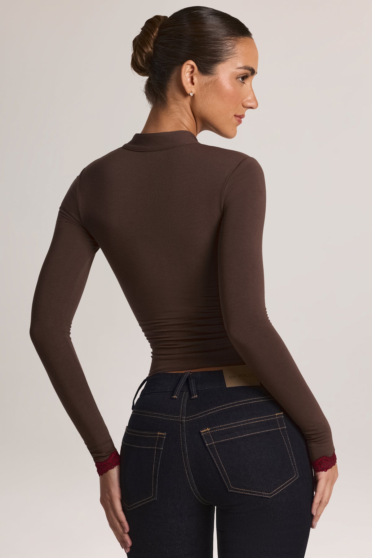 ⁣⁢Modal-Langarmshirt mit Spitzenbesatz in Chocolate Brown⁤⁣ - 2