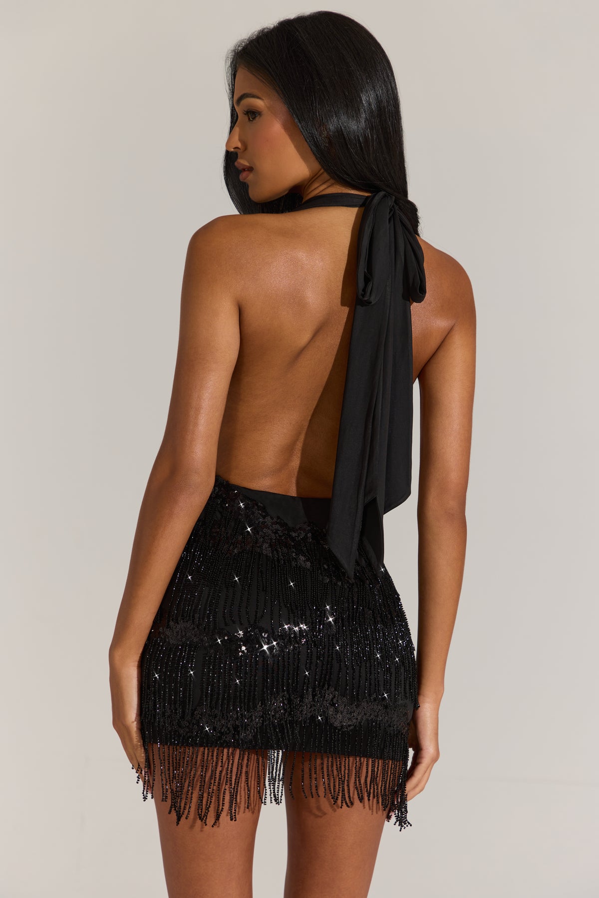 ⁣⁢Minikleid mit Fransenrock und Neckholder in Schwarz⁤⁣ - 2